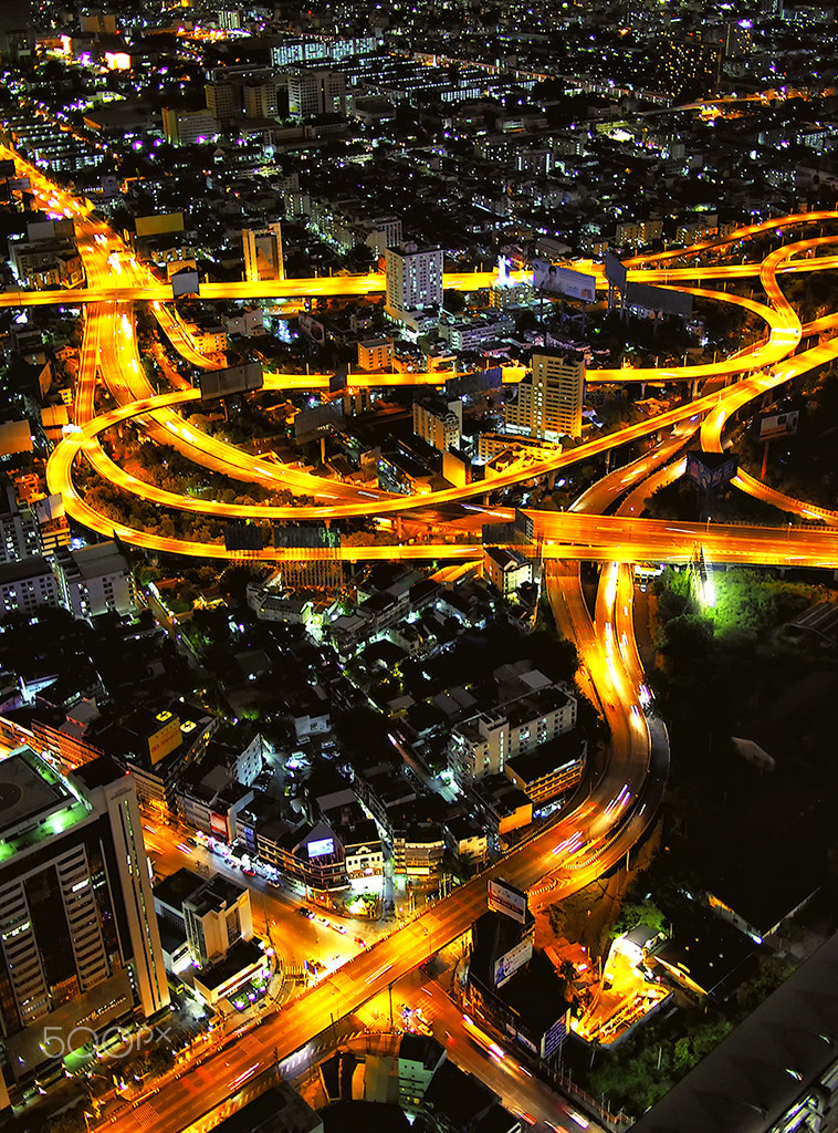 Olympus PEN E-P3 + Panasonic Lumix G 20mm F1.7 ASPH sample photo. Running lights - bangkok express way. photography