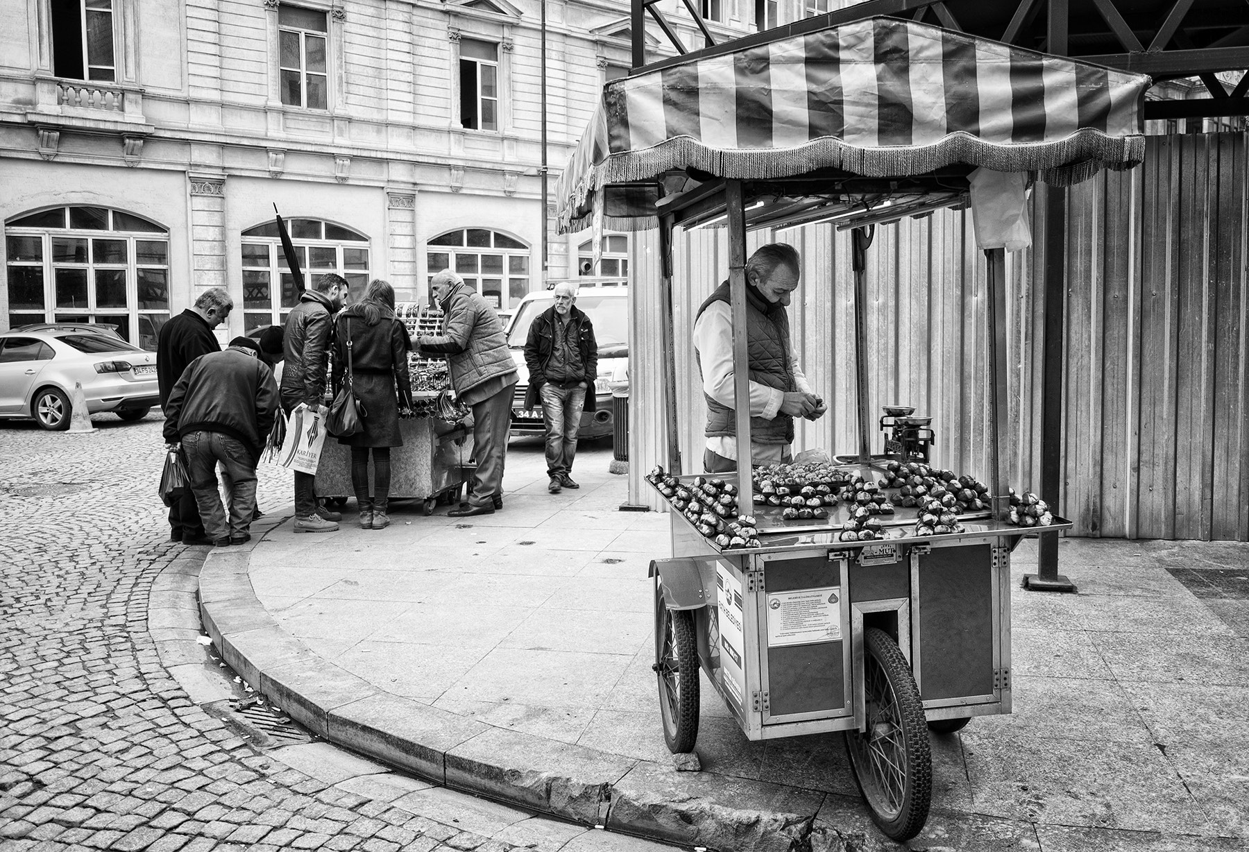 Olympus OM-D E-M10 + Panasonic Lumix G 14mm F2.5 ASPH sample photo. Loneliness of a street seller... photography