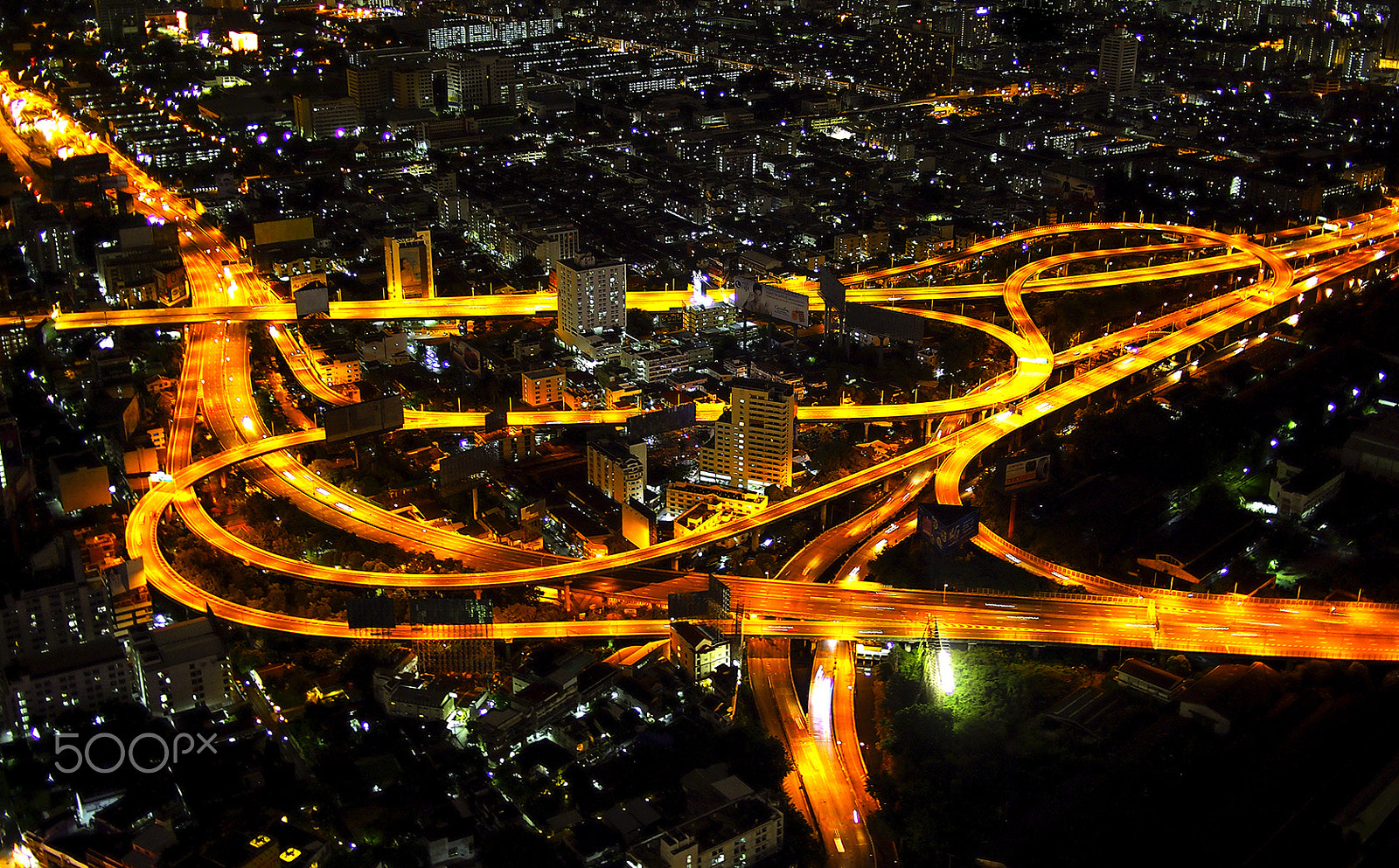 Olympus PEN E-P3 + Panasonic Lumix G 20mm F1.7 ASPH sample photo. Running lights - bangkok expressway. photography