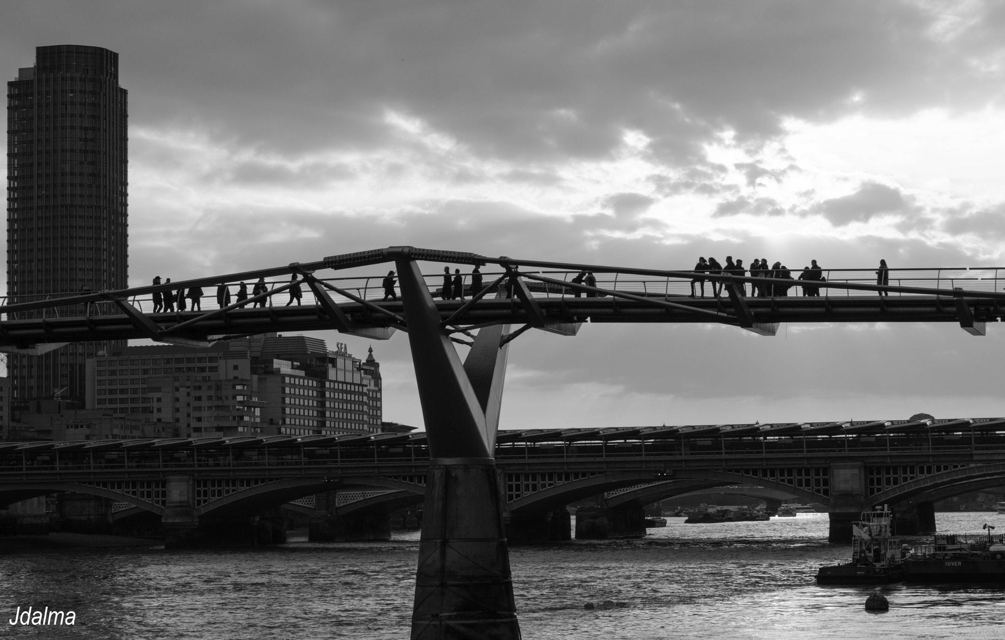 Sony 50mm F1.4 sample photo. London in black photography