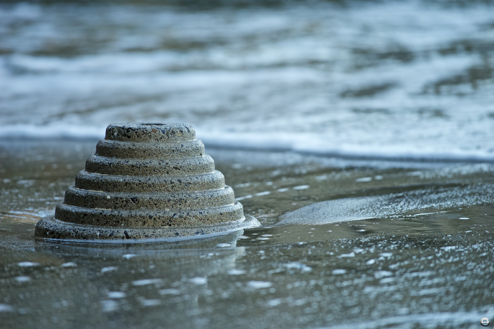 Sony a7 II + Sony FE 70-200mm F4 G OSS sample photo. Beach-pyramid photography