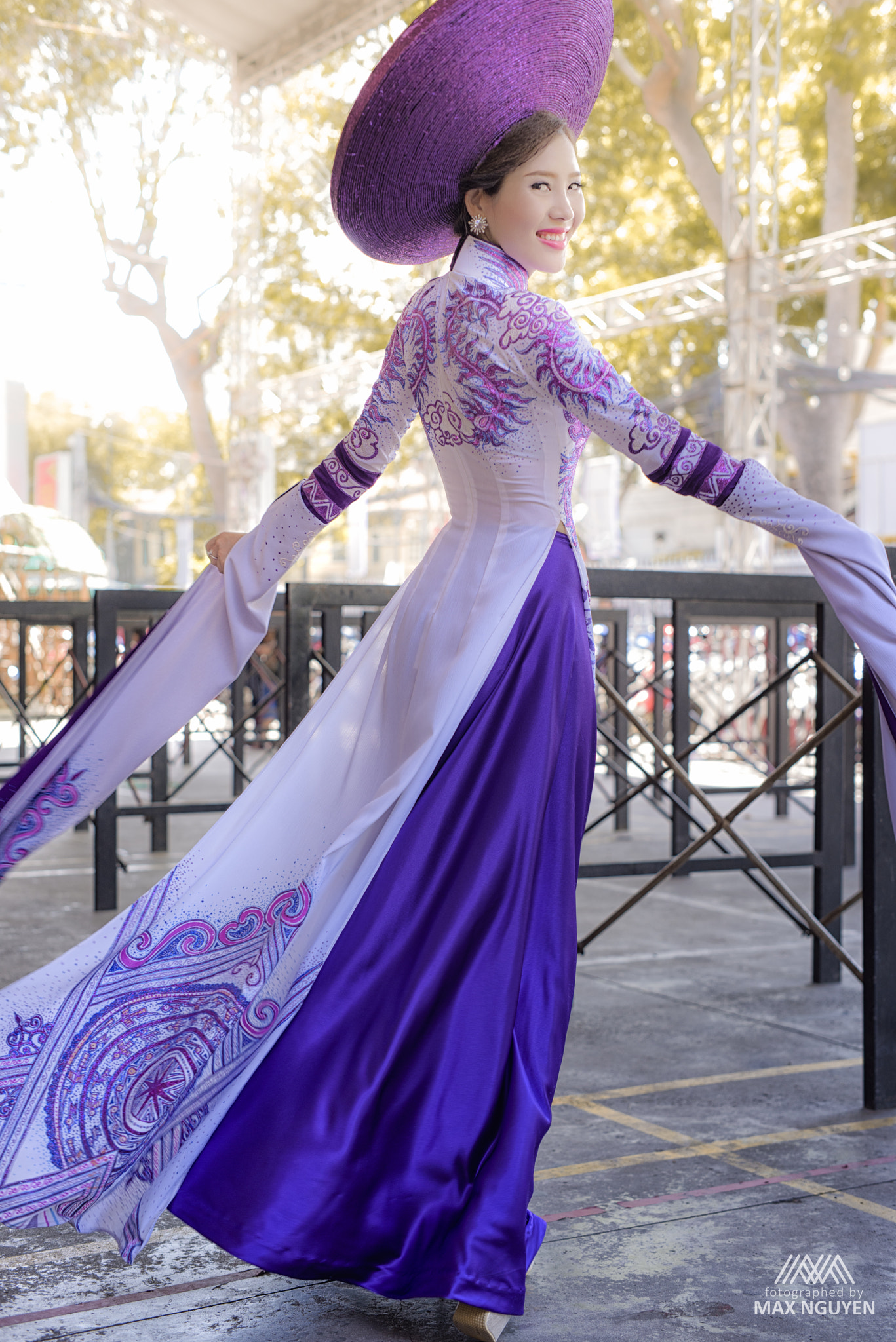 ZEISS Milvus 50mm F1.4 sample photo. Ao dai photography