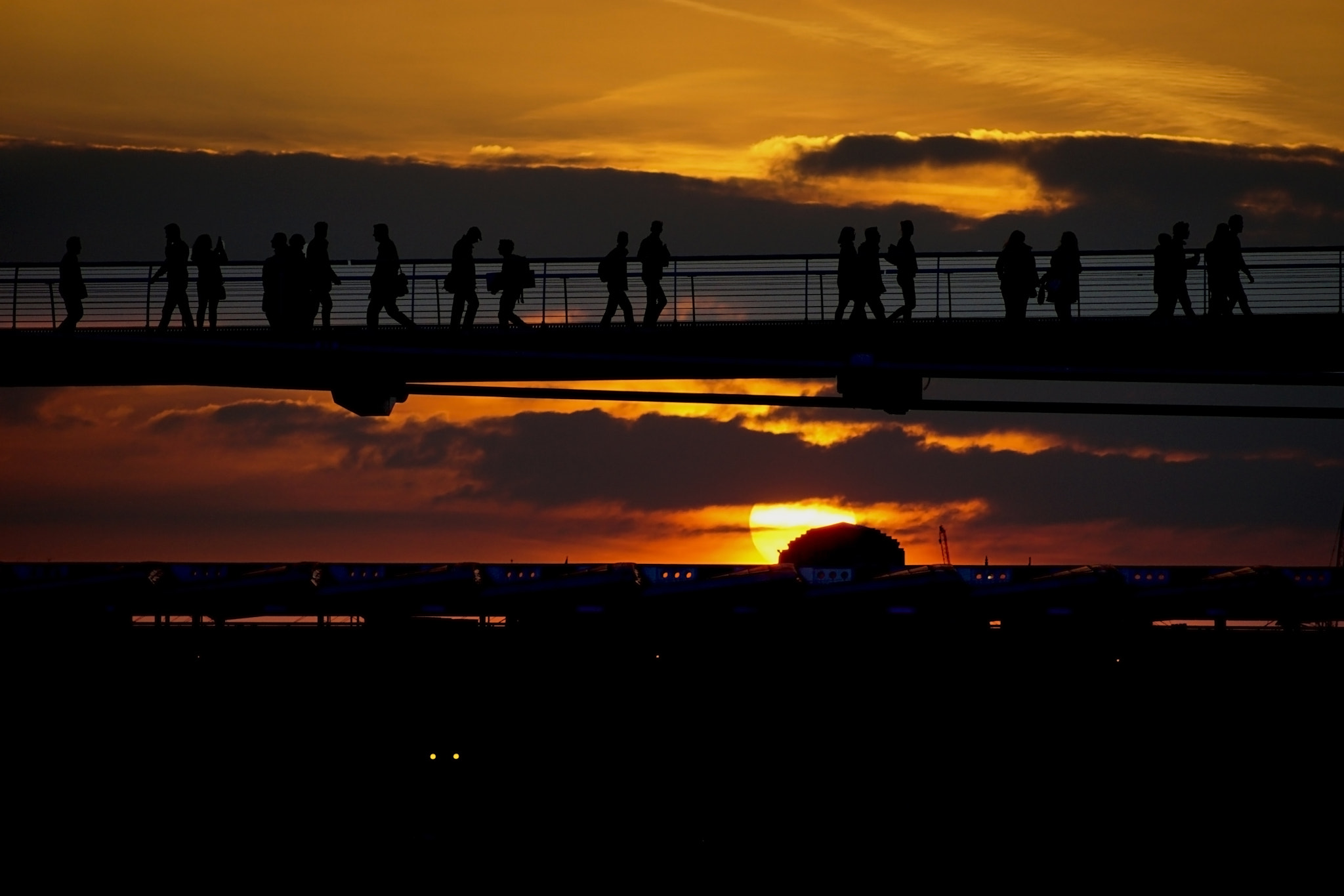 Minolta AF 100-200mm F4.5 sample photo. Sunset in london photography