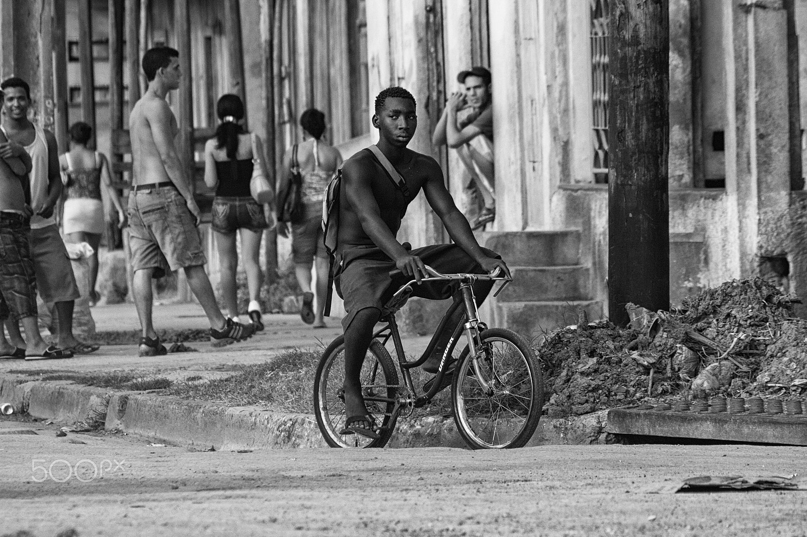 Canon EOS 40D + Canon EF 70-210mm f/4 sample photo. Guy on the small bicycle in santiago de cuba photography