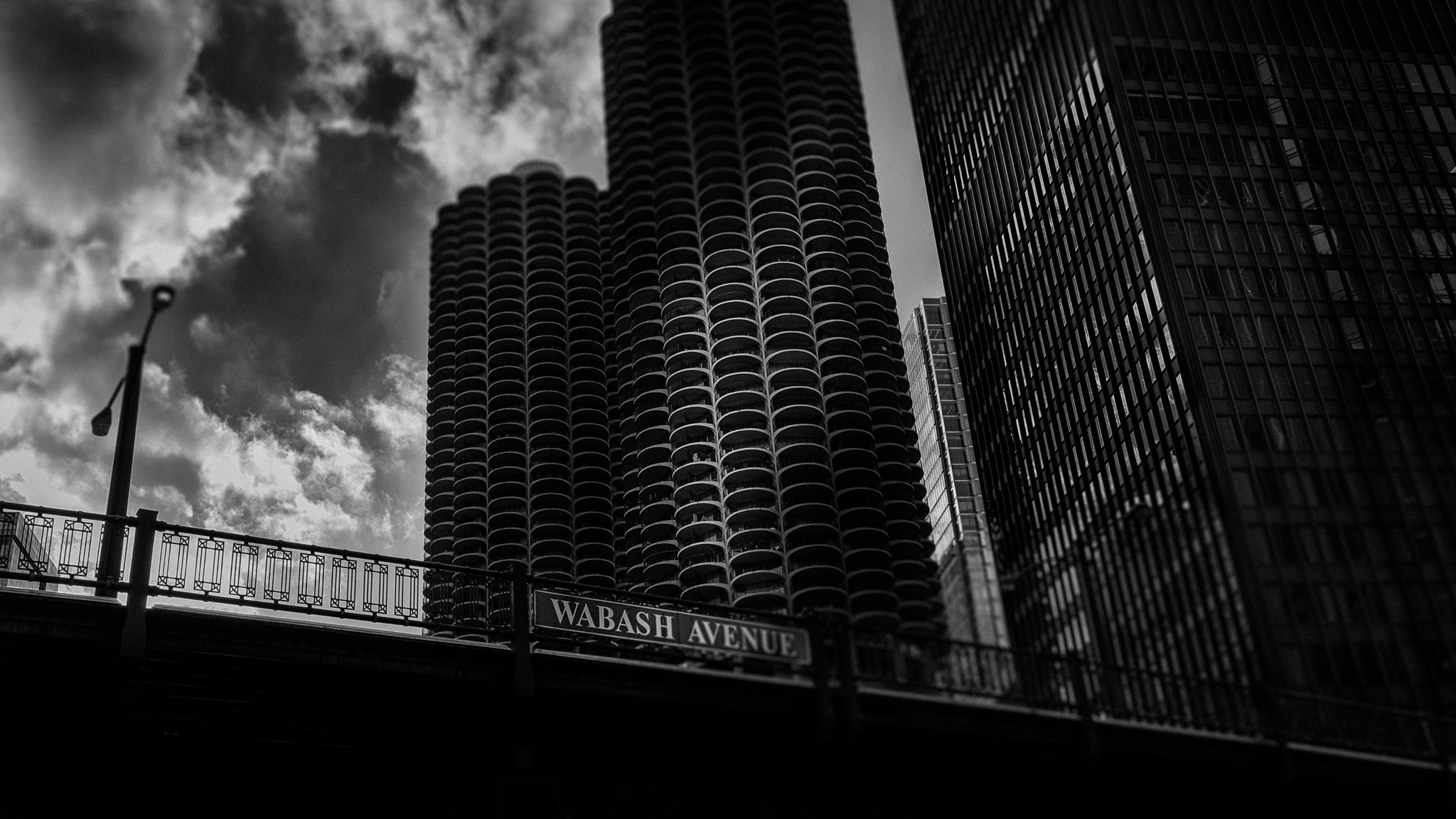 Sony Alpha NEX-7 + Sony Sonnar T* E 24mm F1.8 ZA sample photo. Wabash avenue photography