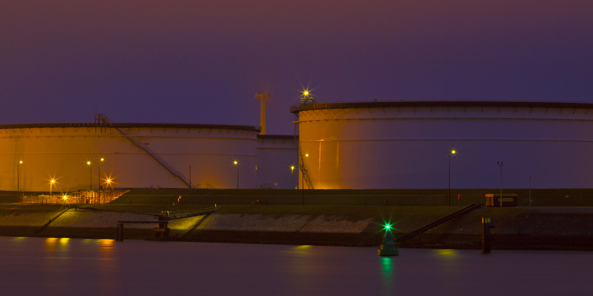 Canon EF 100-400mm F4.5-5.6L IS USM sample photo. Europoort by night photography