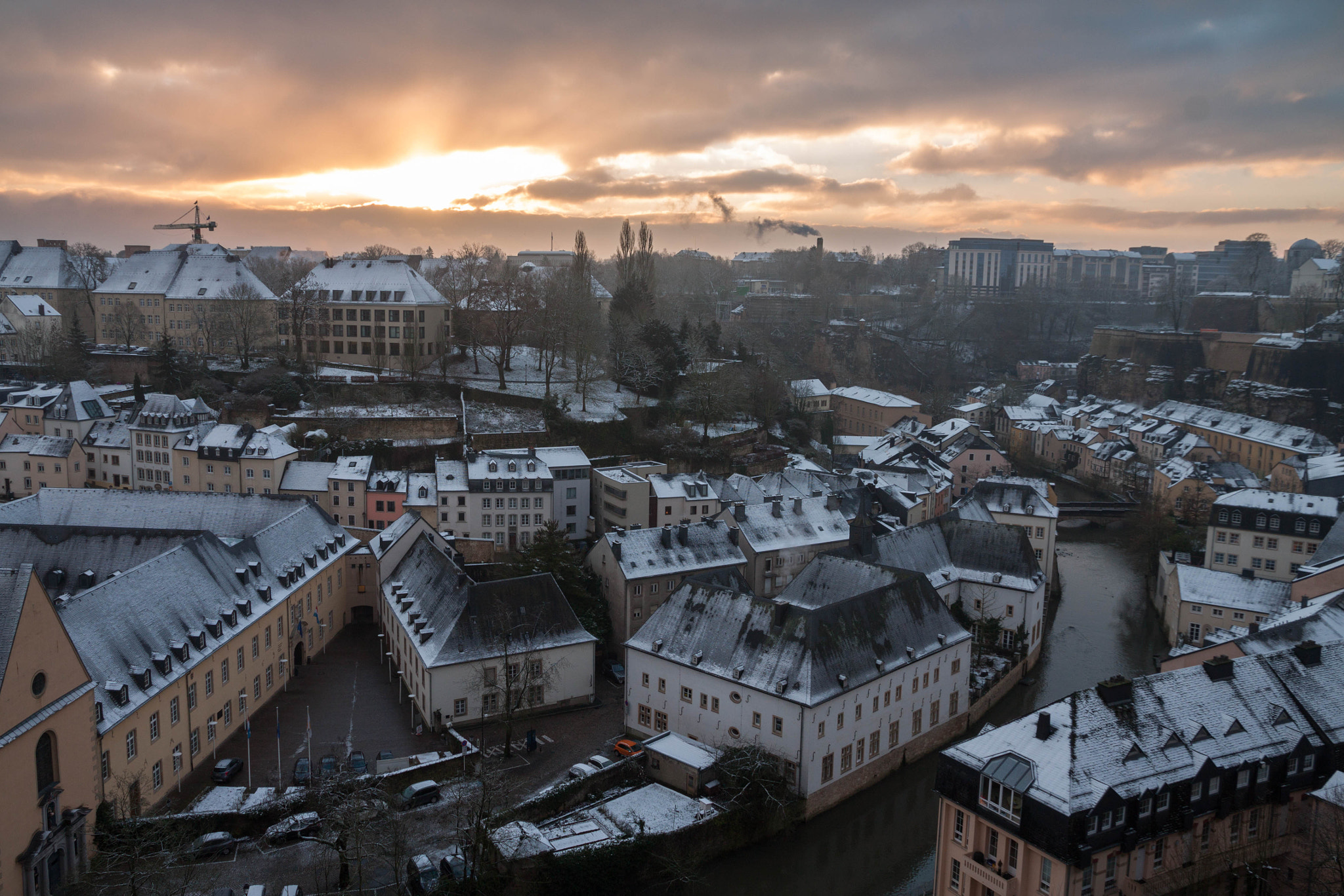 Canon EOS 500D (EOS Rebel T1i / EOS Kiss X3) sample photo. Sunrise on luxembourg city photography