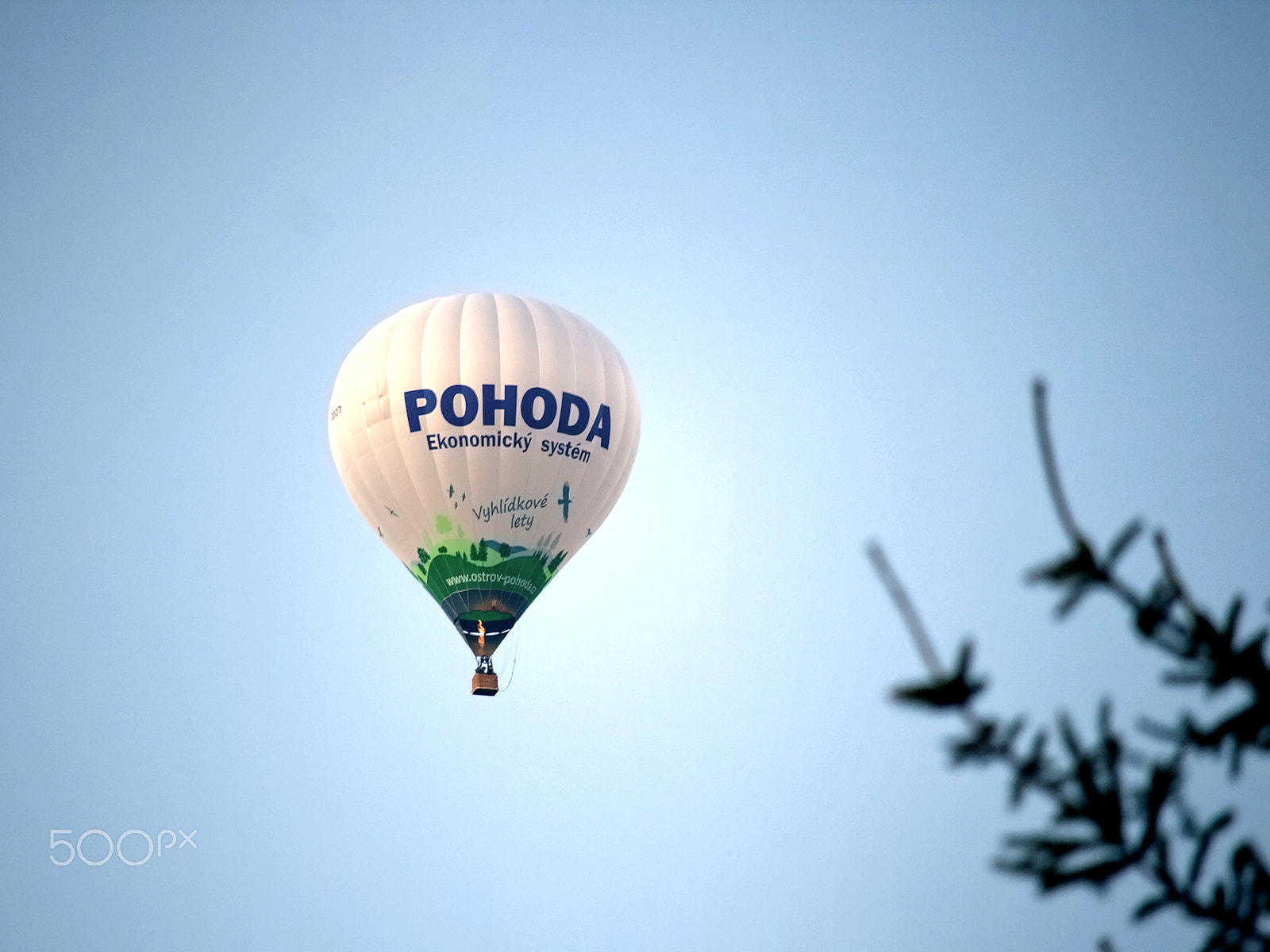 Canon EF-S 55-250mm F4-5.6 IS STM sample photo. Hot-air balloon called "well-being" photography