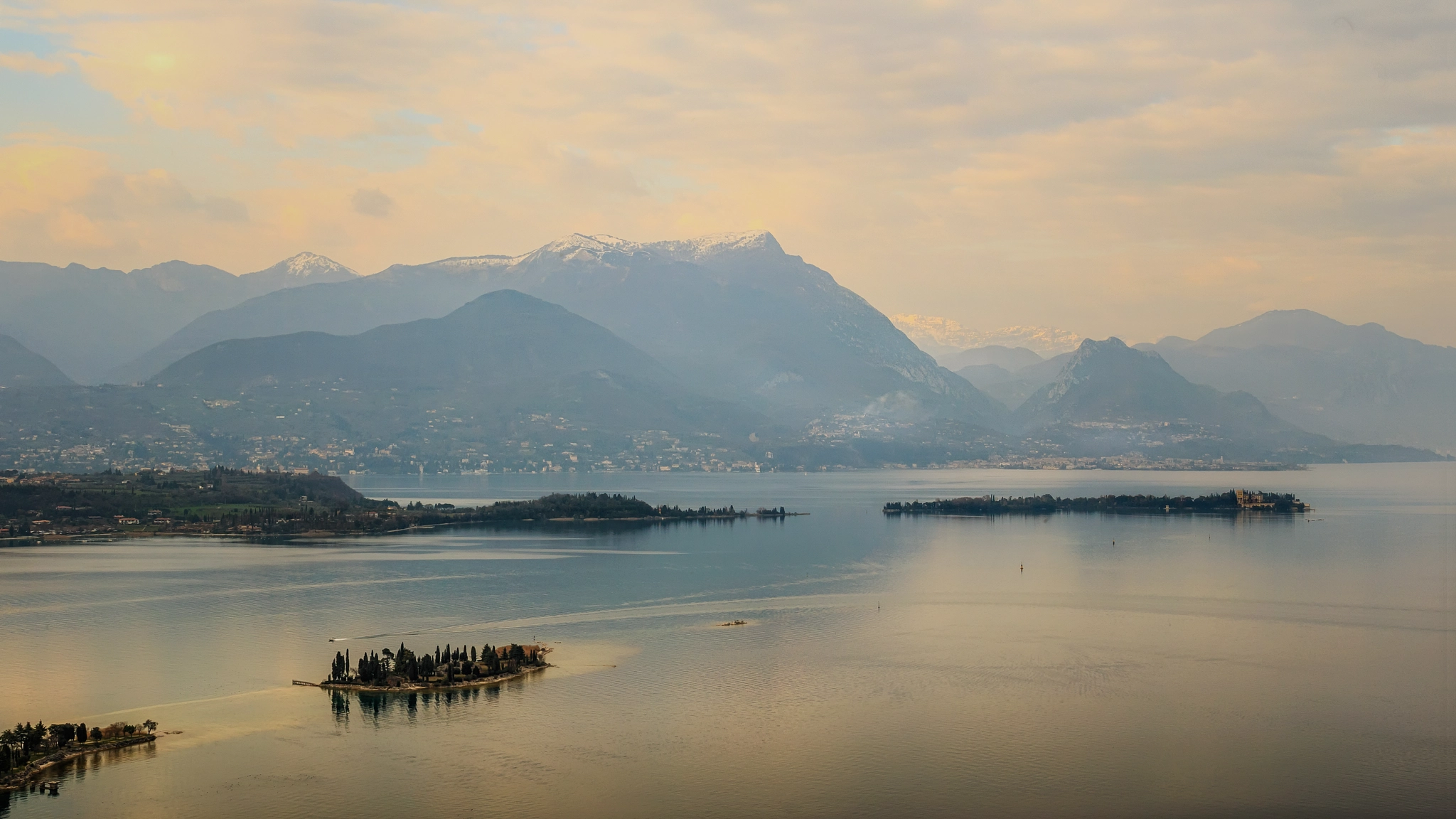 Canon EOS M3 + Canon EF-S 18-55mm F3.5-5.6 IS STM sample photo. Mediterranean dreamscape on lake garda photography