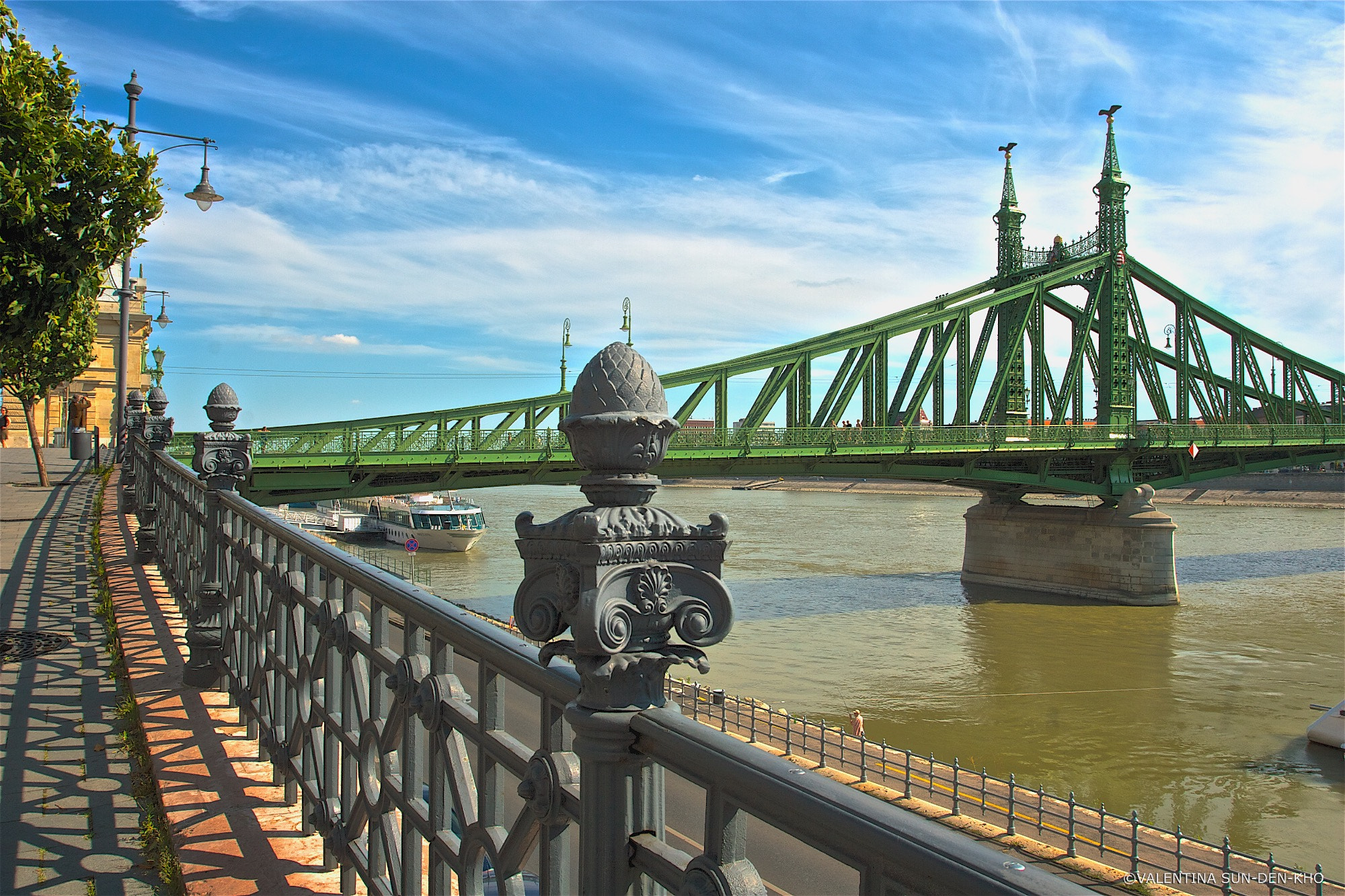 Canon EOS 30D + Canon EF 17-40mm F4L USM sample photo. Liberty bridge (green bridge in budapest) photography