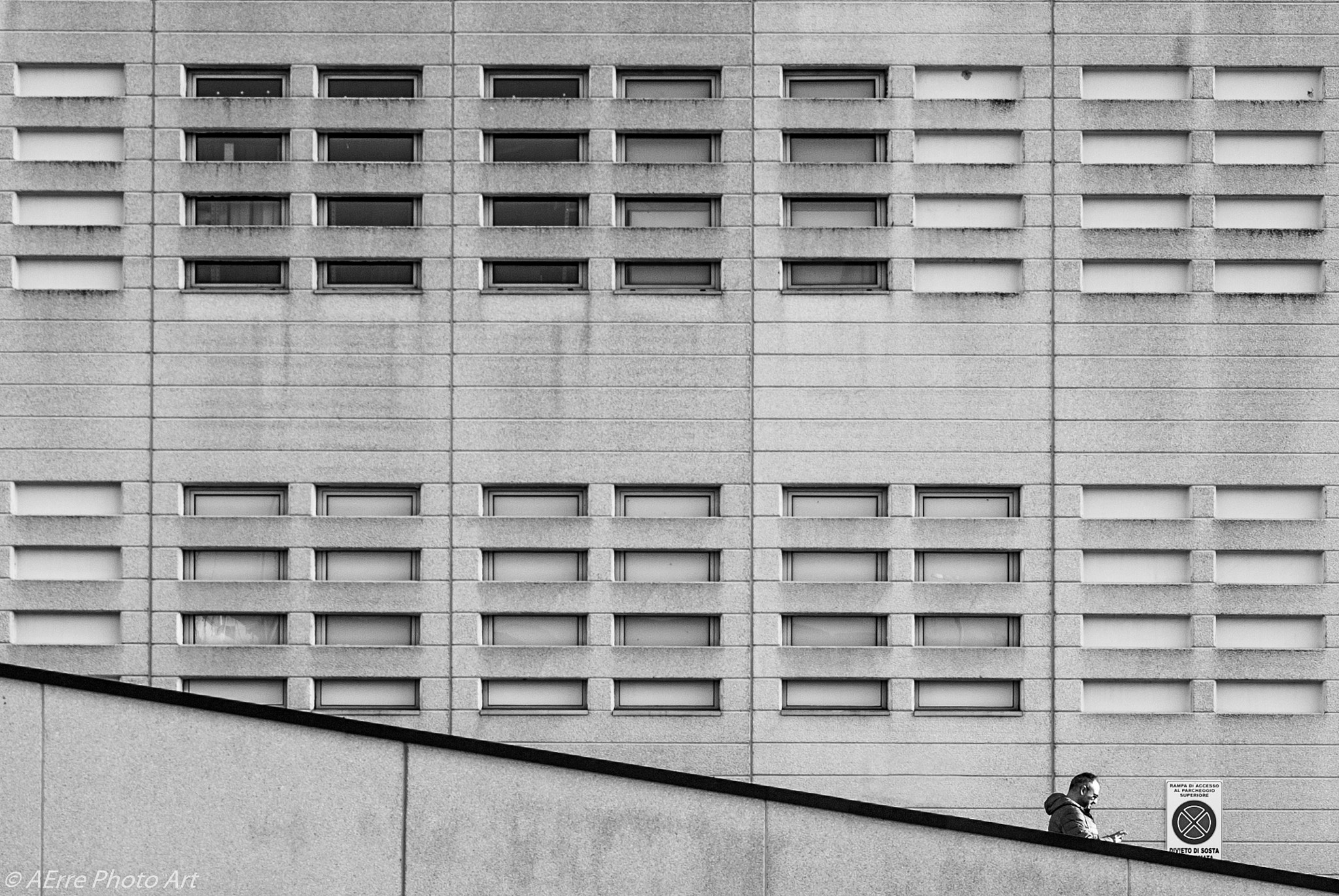 Sigma 17-70mm F2.8-4.5 DC Macro Asp. IF sample photo. Under the windows photography