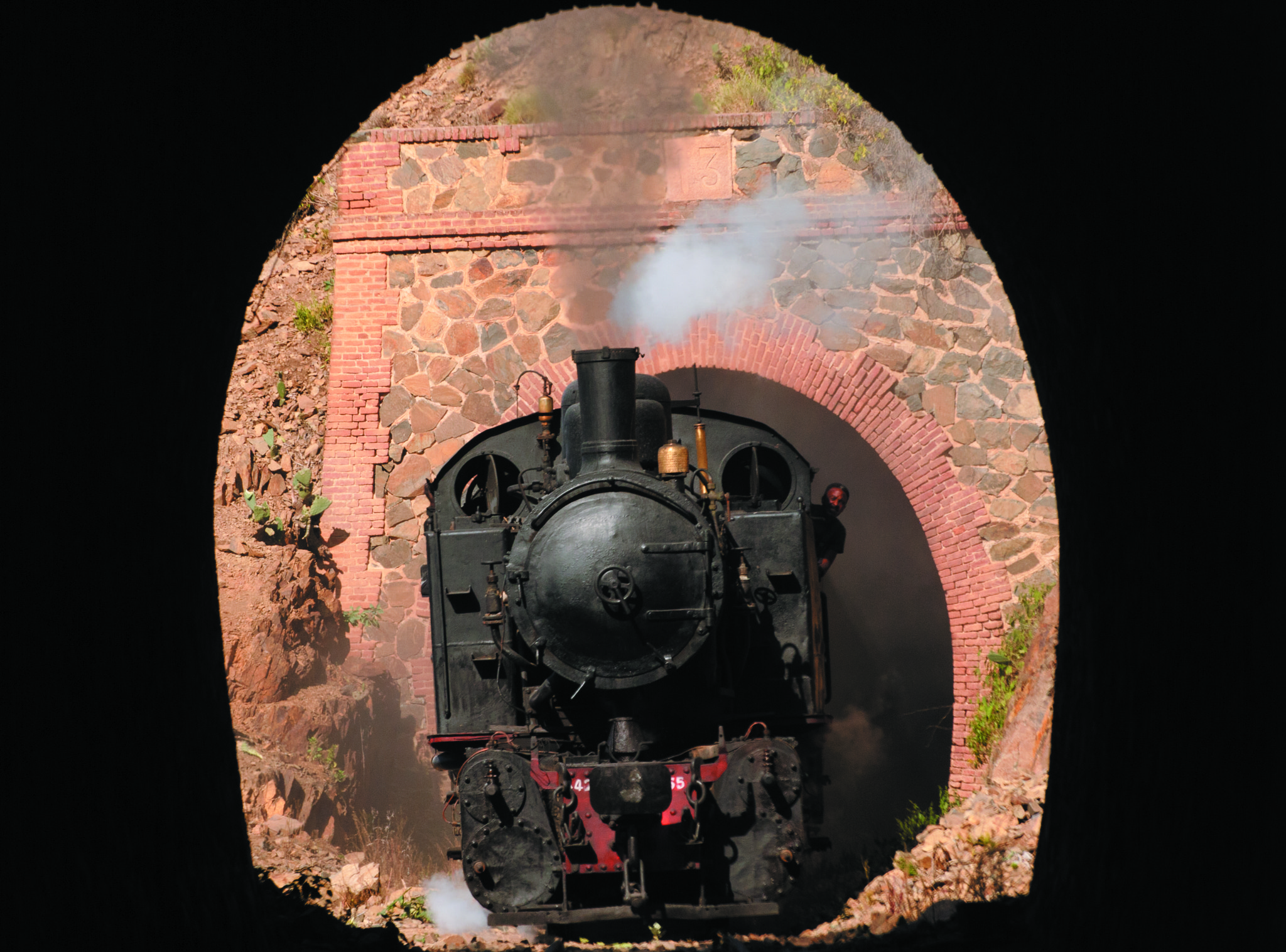 Nikon D200 sample photo. Between tunnels photography