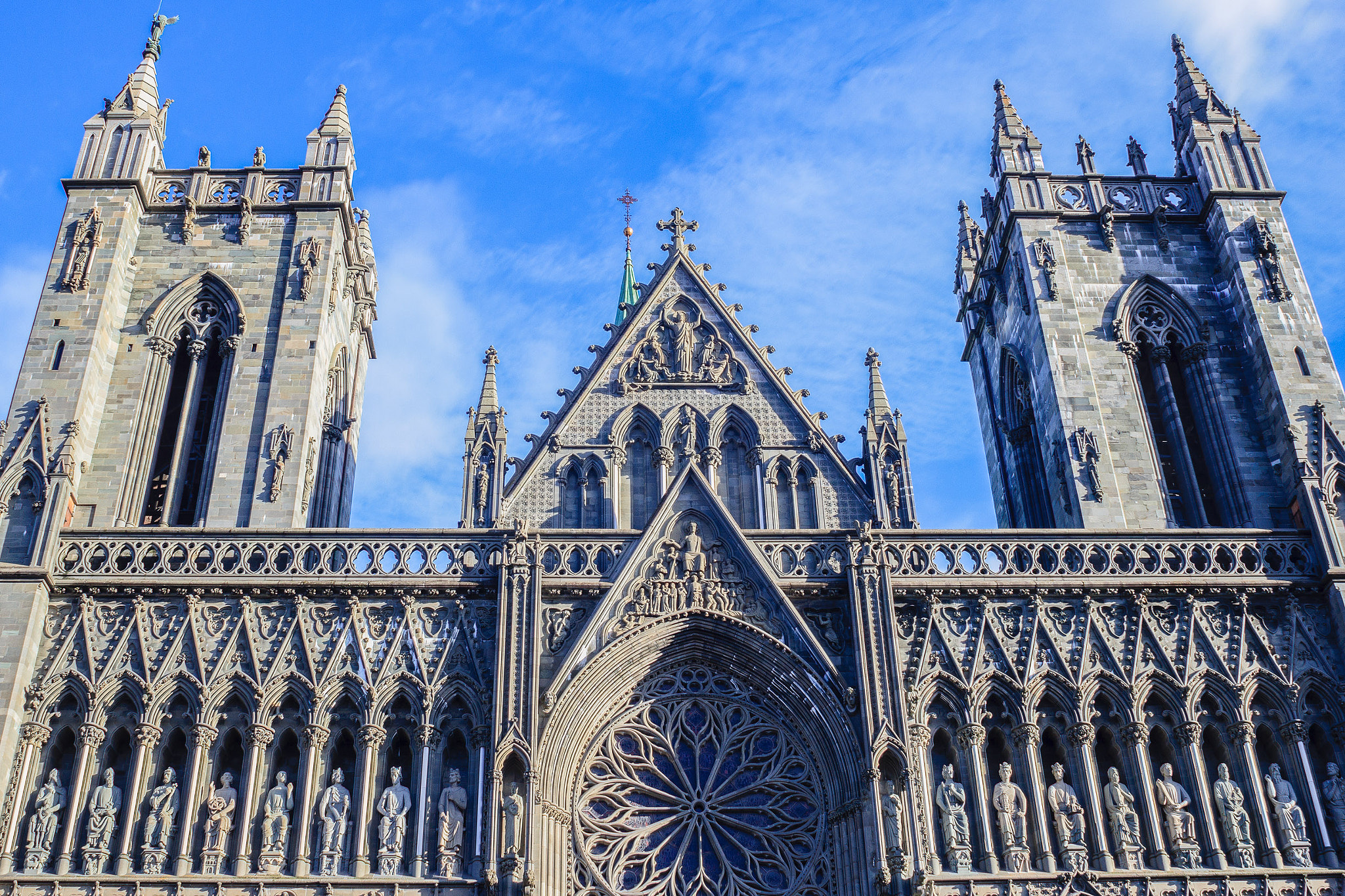 Canon EOS 60D + Canon EF 24mm F2.8 sample photo. Nidaros cathedral - trondheim photography