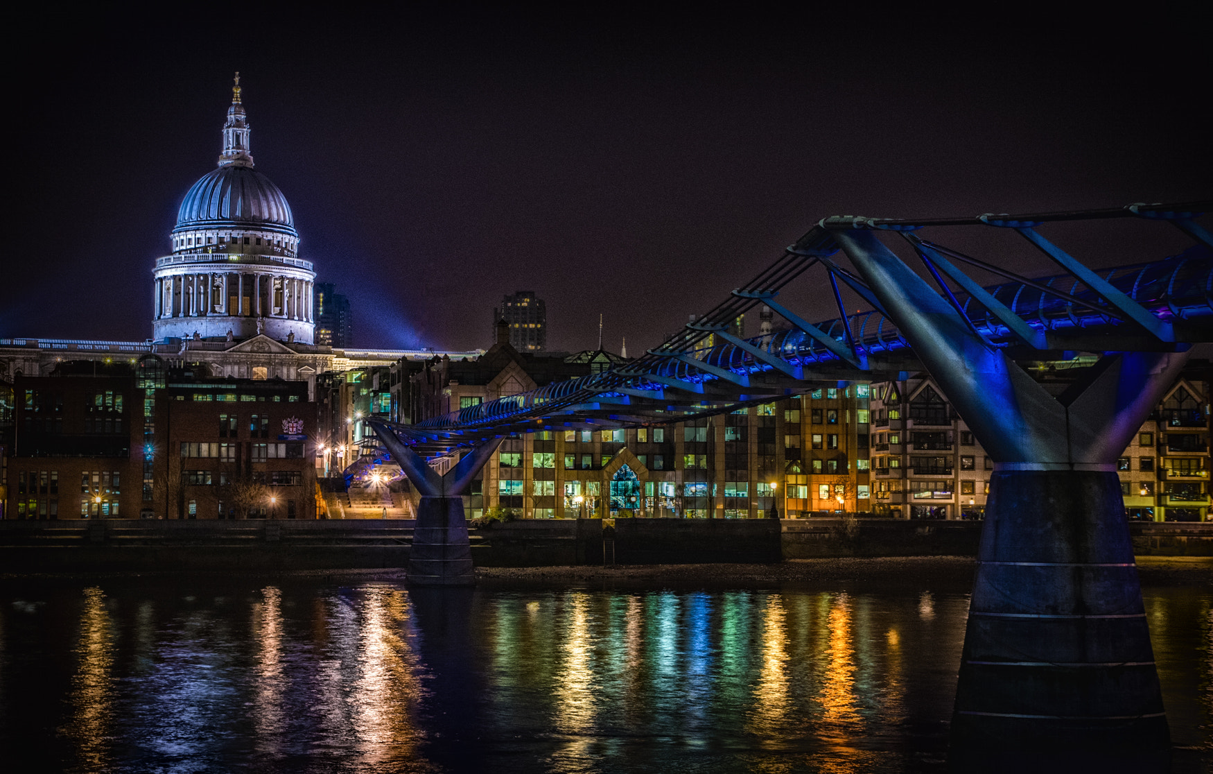 Pentax K-r sample photo. Millenium bridge photography
