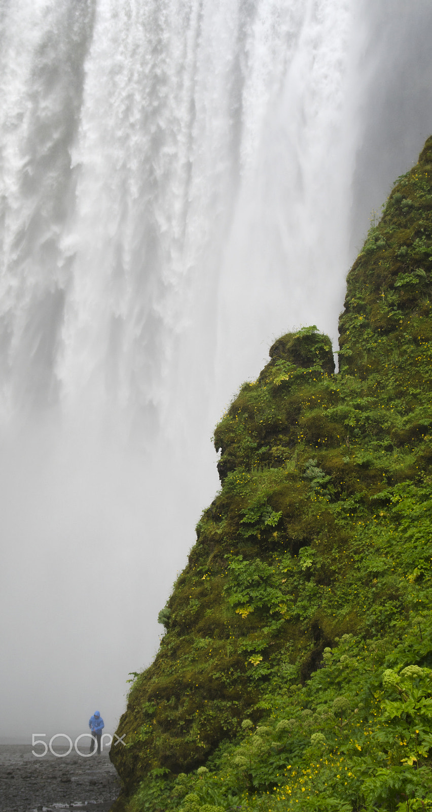 AF Zoom-Nikkor 28-80mm f/3.3-5.6G sample photo. Skogafoss waterfall photography