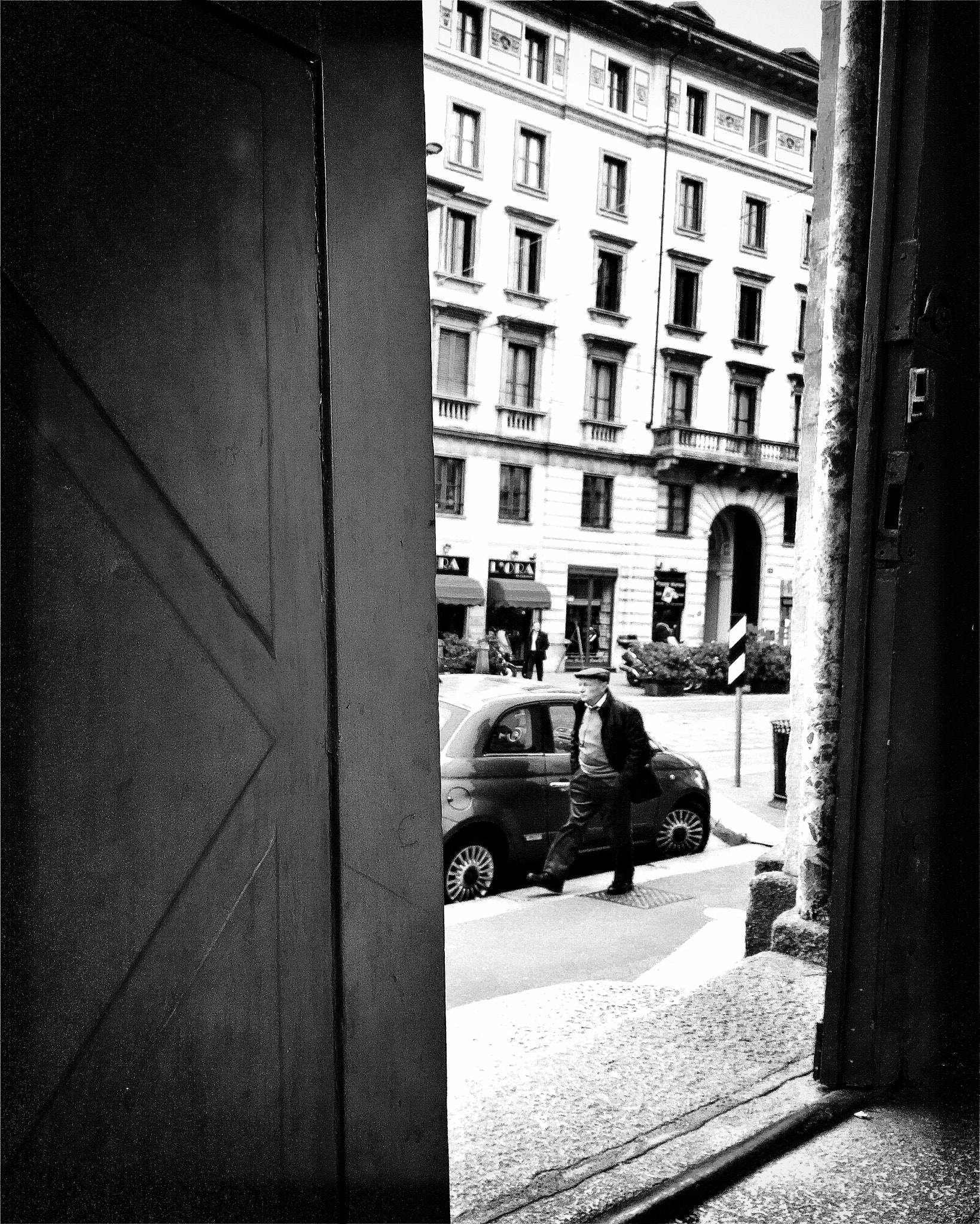 Hipstamatic 312 sample photo. Through the door... photography