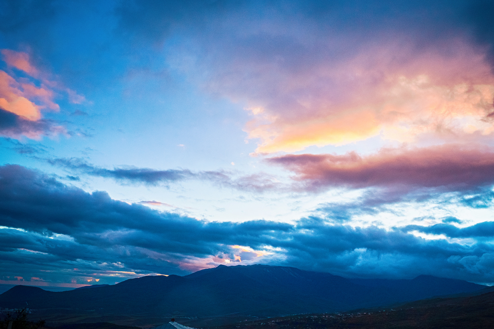 Sony a99 II + Sony DT 18-55mm F3.5-5.6 SAM sample photo. Sunset in the clouds photography