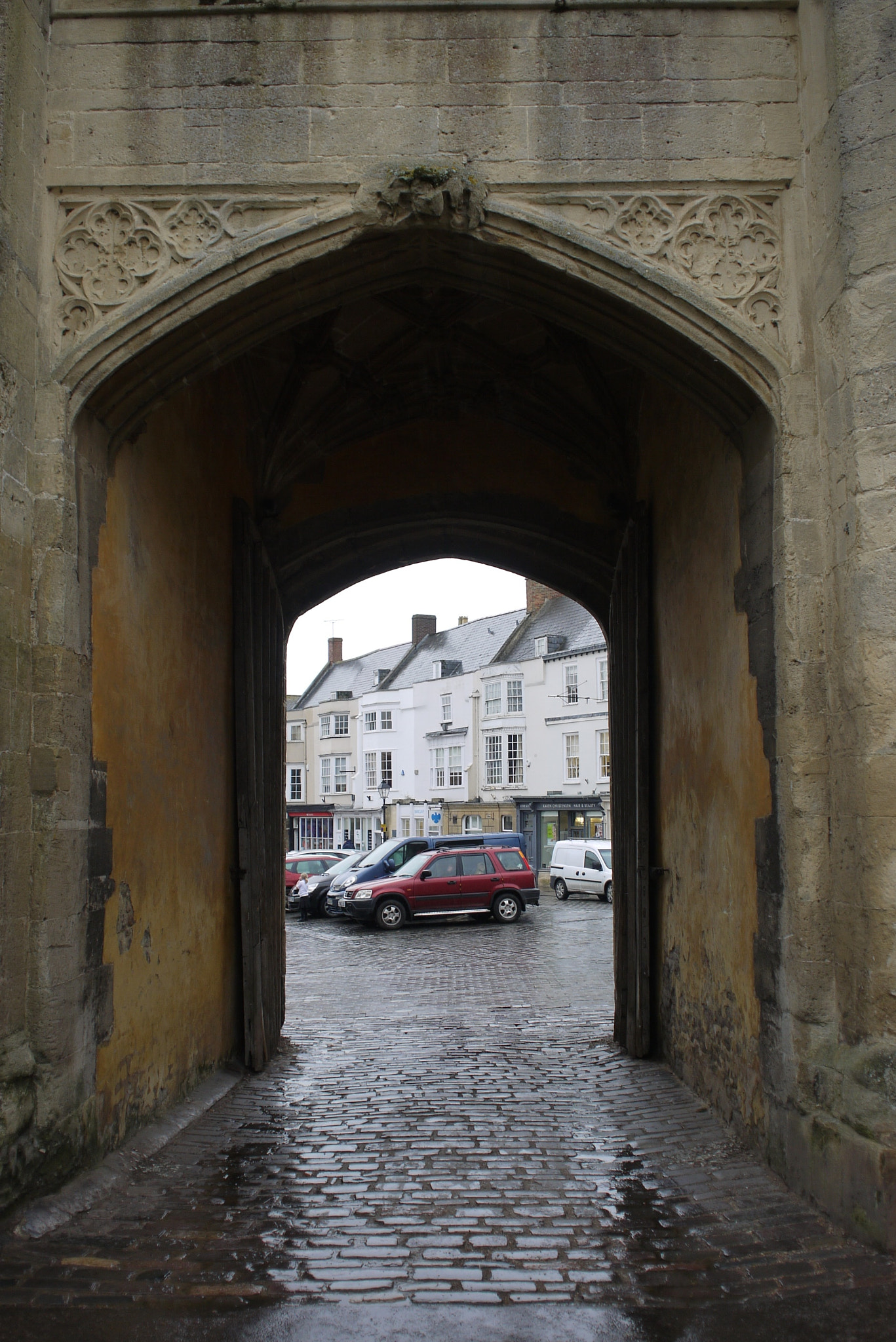 Panasonic Lumix DMC-G10 + Olympus M.Zuiko Digital 17mm F2.8 Pancake sample photo. View through the old wells gateway photography