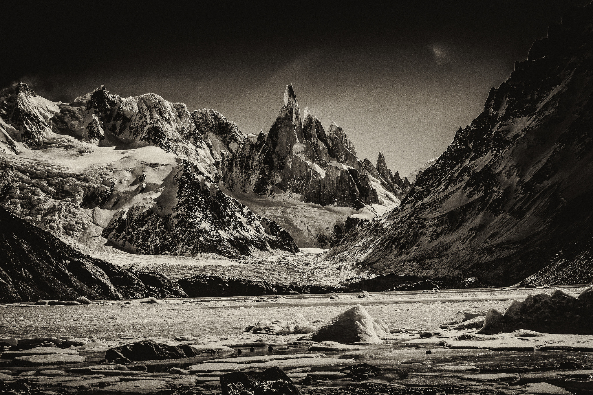 Canon EF 28-105mm f/3.5-4.5 USM sample photo. Laguna torre photography