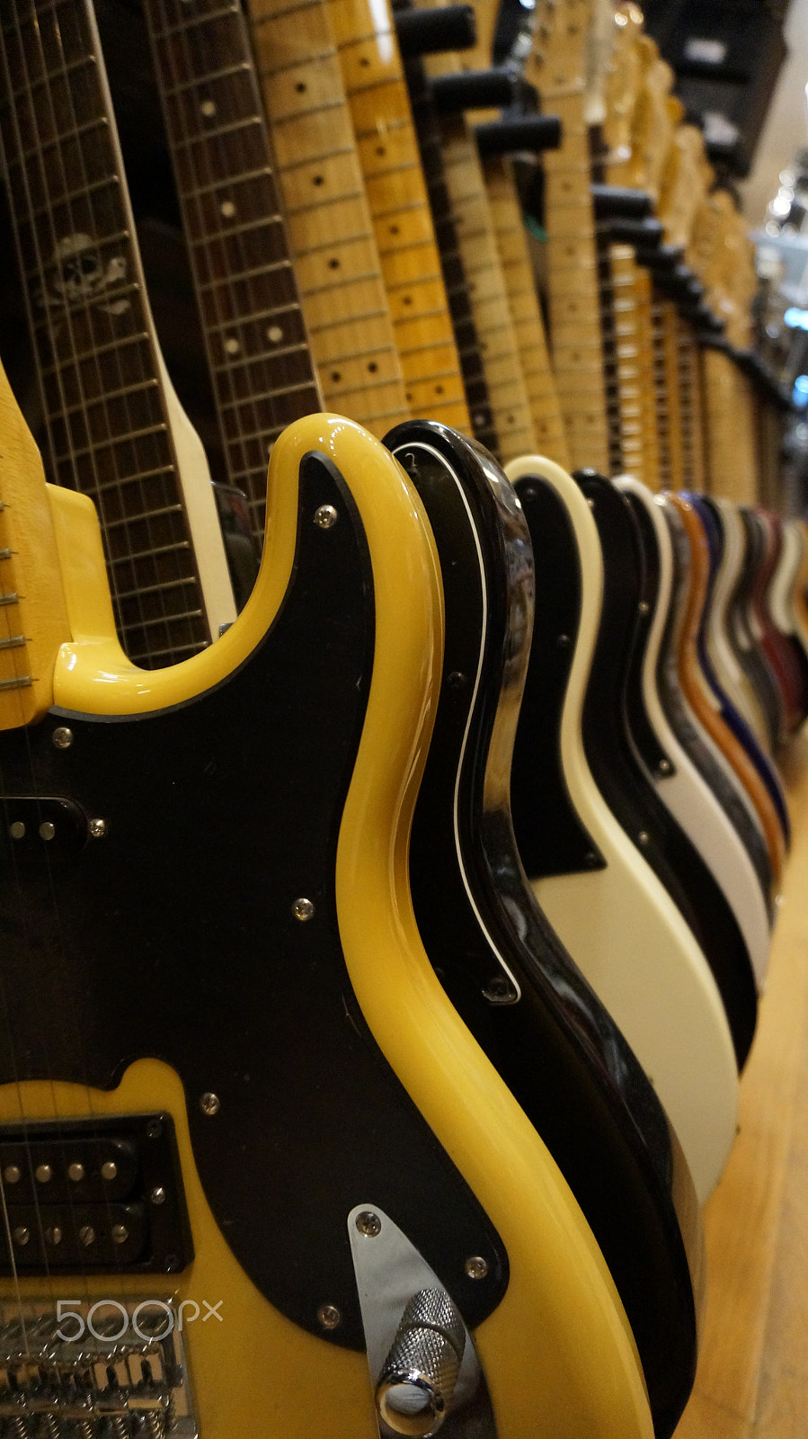 Sony E 16-50mm F3.5-5.6 PZ OSS sample photo. Guitarras photography
