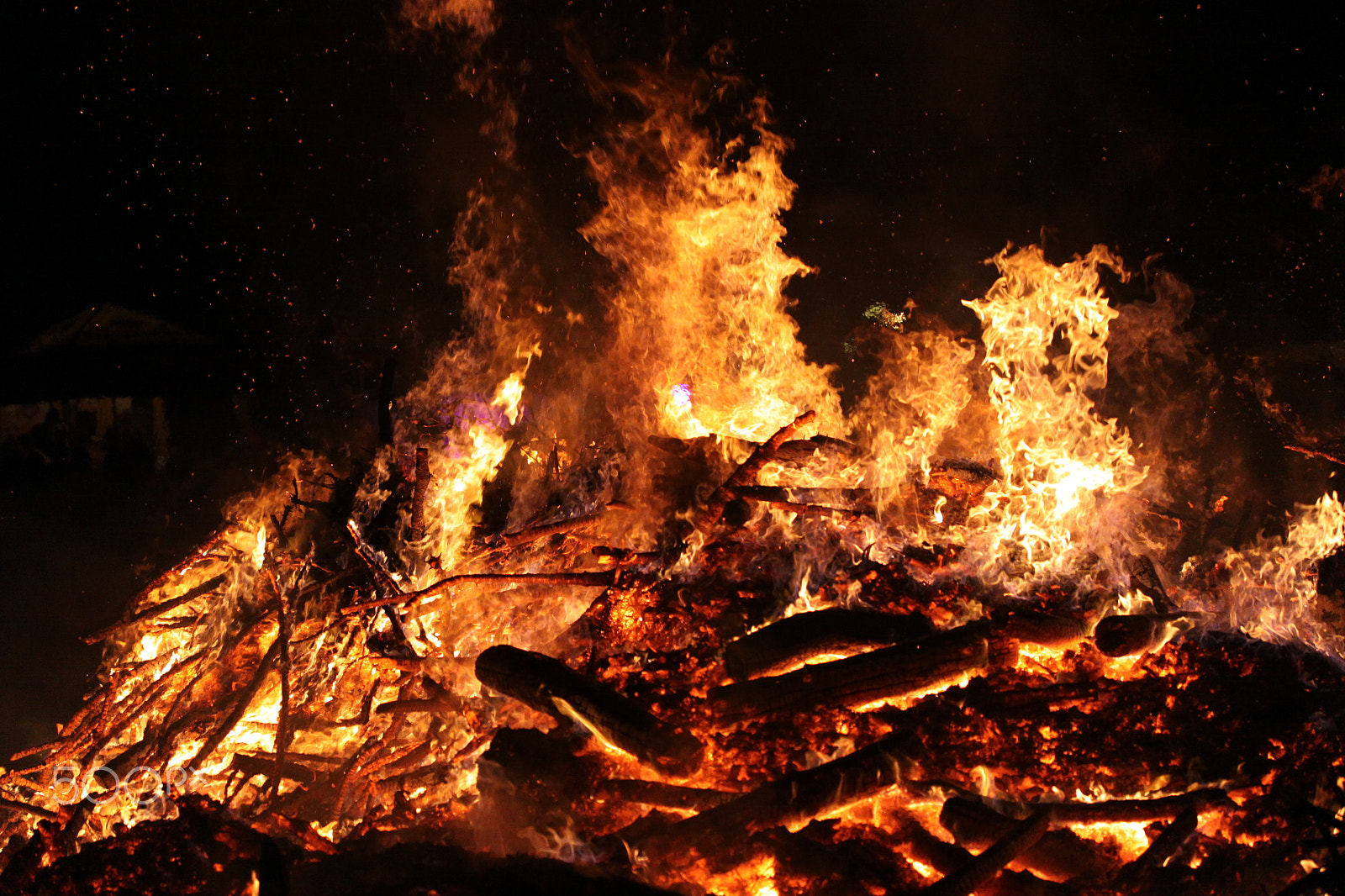 Canon EF-S 60mm F2.8 Macro USM sample photo. Storm of fire photography