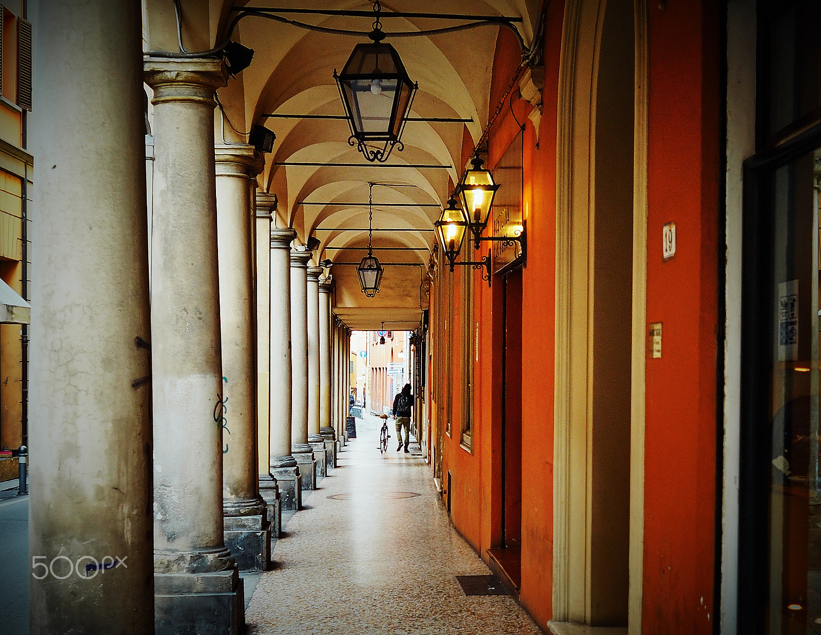 Olympus OM-D E-M10 + Olympus M.Zuiko Digital 17mm F2.8 Pancake sample photo. Bologna photography