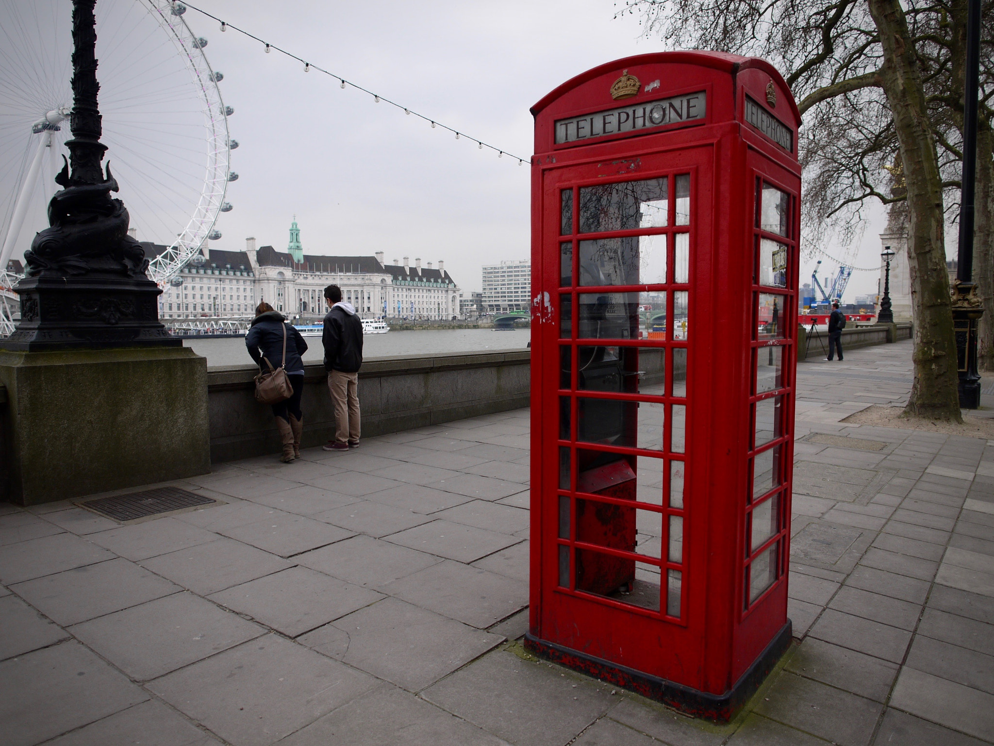 Panasonic Lumix DMC-GF3 + OLYMPUS M.12mm F2.0 sample photo. Along the thames river photography