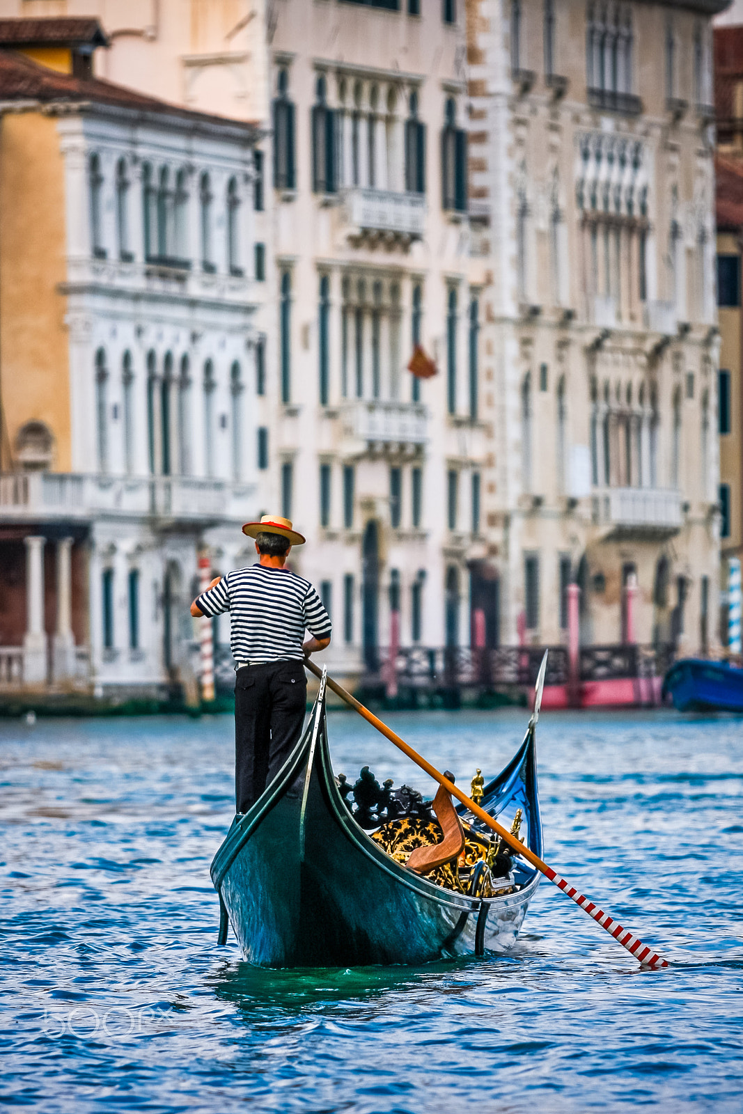 Canon EF 70-200mm F2.8L USM sample photo. Lonely gondolier photography