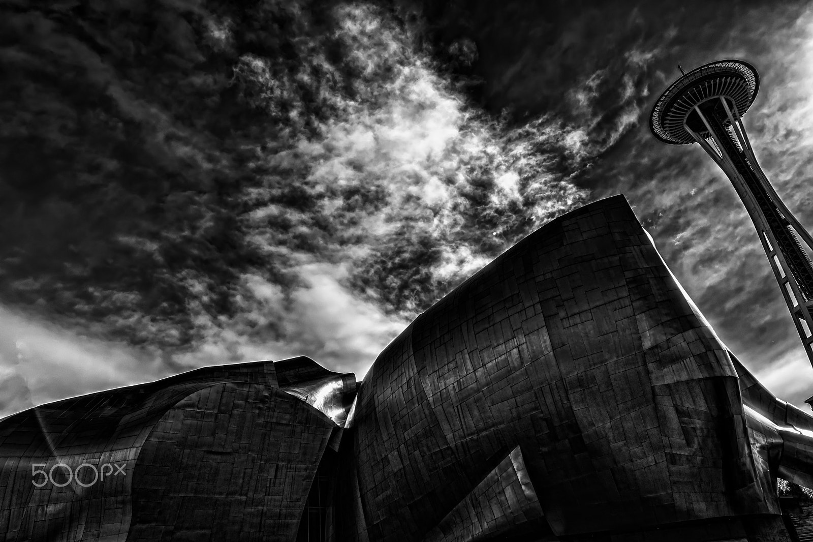 Nikon AF-S Nikkor 14-24mm F2.8G ED sample photo. Metal and sky no 1 photography
