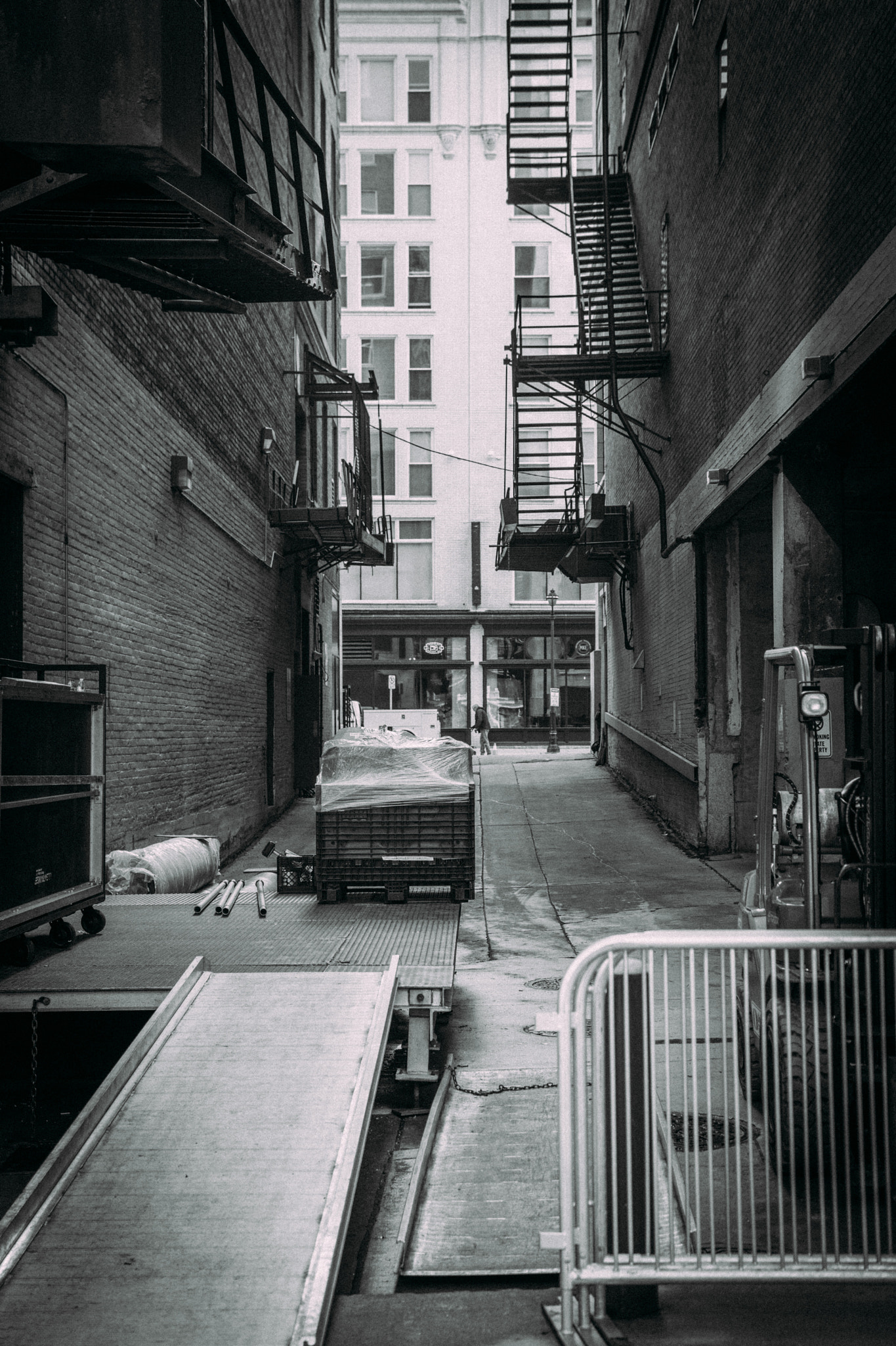 Sony a6300 + Sony DT 50mm F1.8 SAM sample photo. Downtown milwaukee alley photography