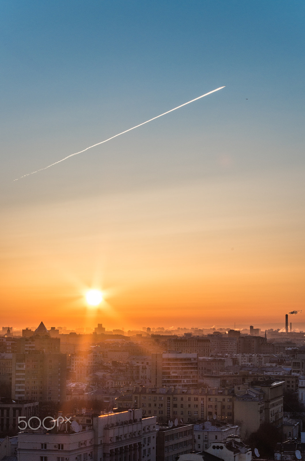 Pentax K-5 IIs sample photo. Sunrise and contrail in moscow photography
