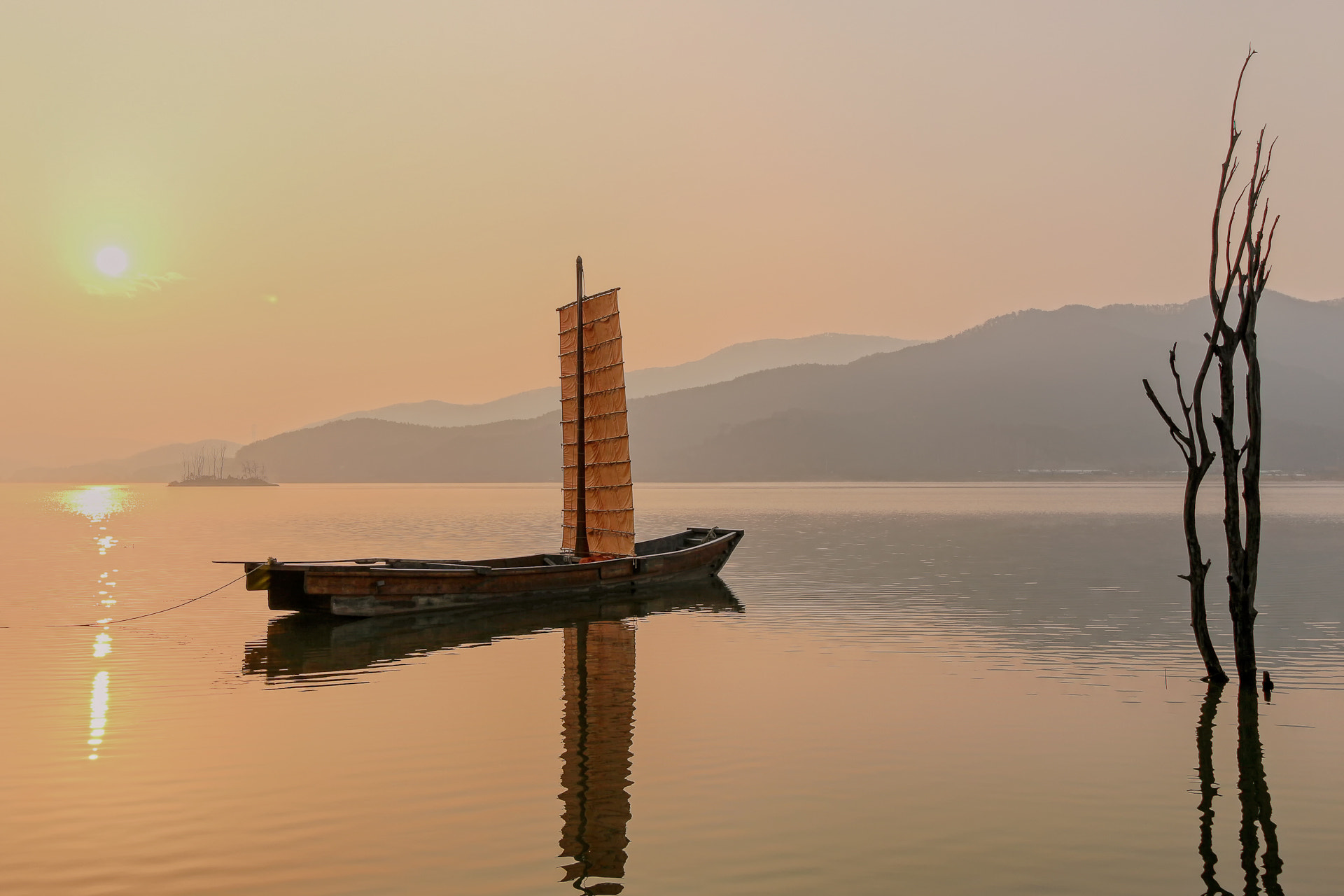 Canon EF-S 10-18mm F4.5–5.6 IS STM sample photo. Sailing boat photography
