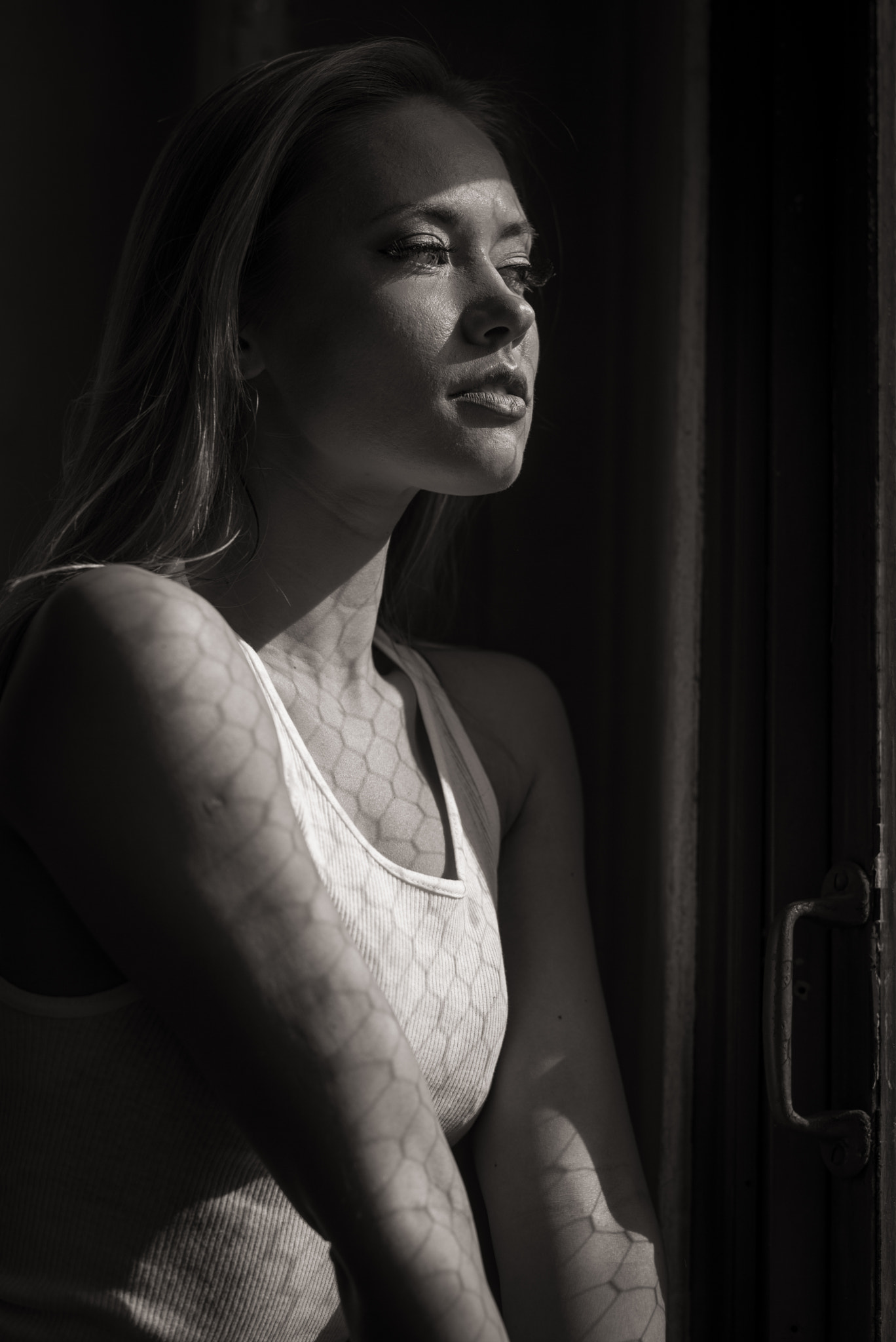 Summilux-M 1:1.4/75 sample photo. Daria window gaze photography