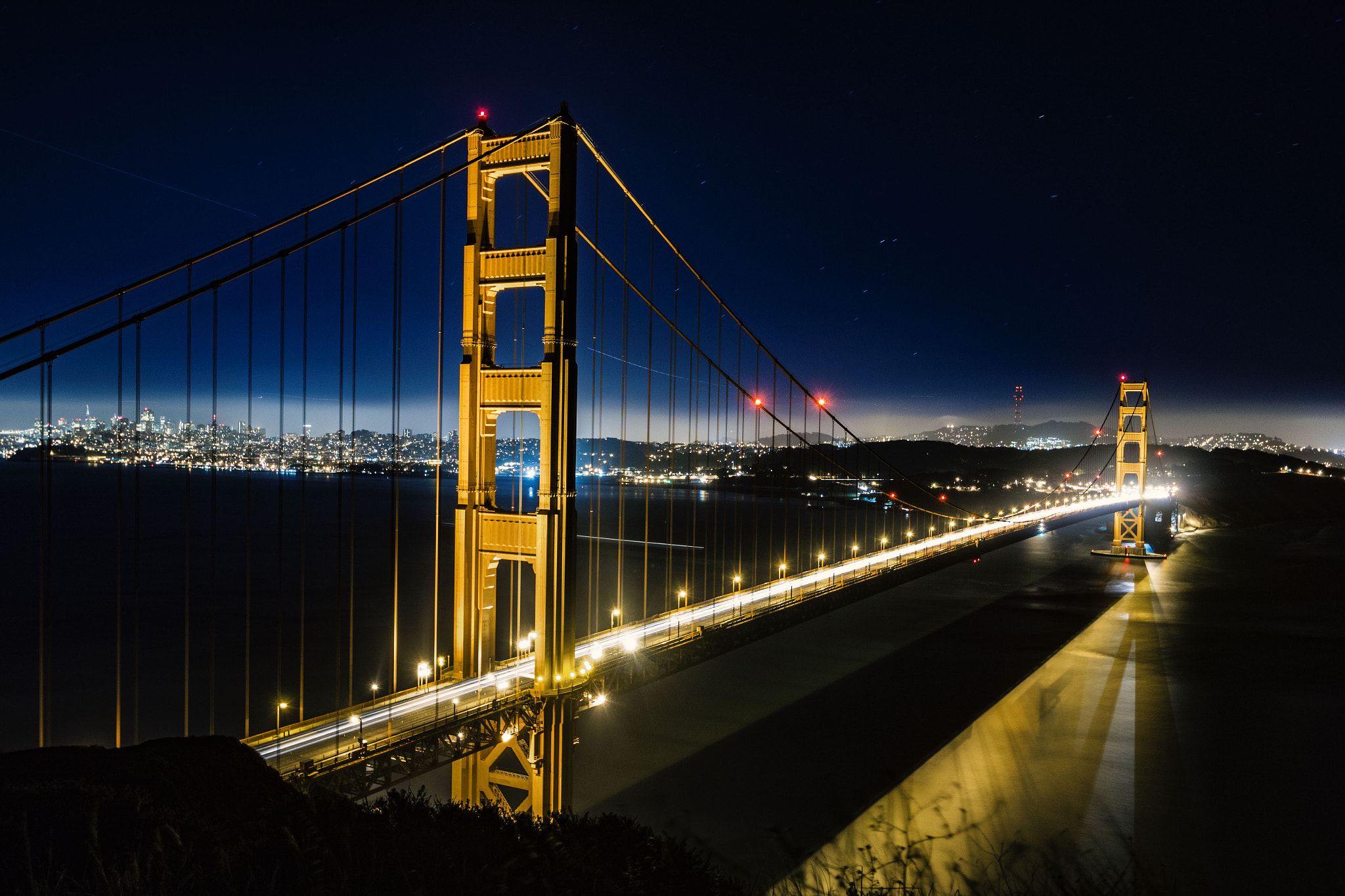 Canon EOS 600D (Rebel EOS T3i / EOS Kiss X5) + Sigma 10-20mm F3.5 EX DC HSM sample photo. Golden gate at night photography