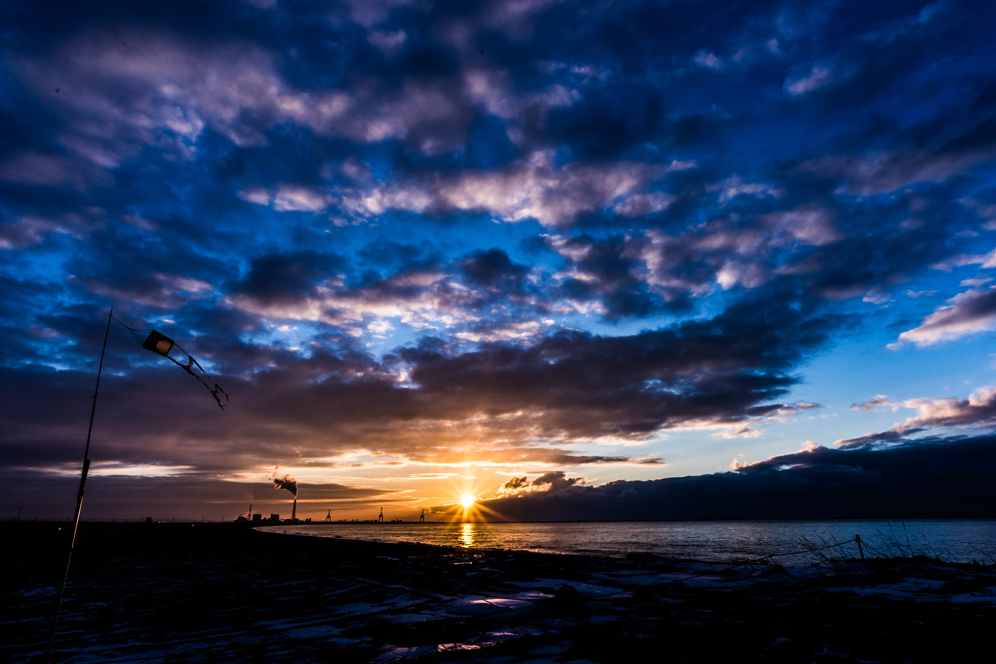 Sony a99 II + Sony 20mm F2.8 sample photo. 初日の出 2016 photography