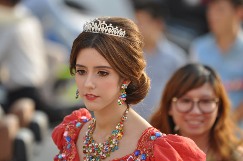 Sigma 70-200mm F2.8 EX DG OS HSM sample photo. Spanish girl photography