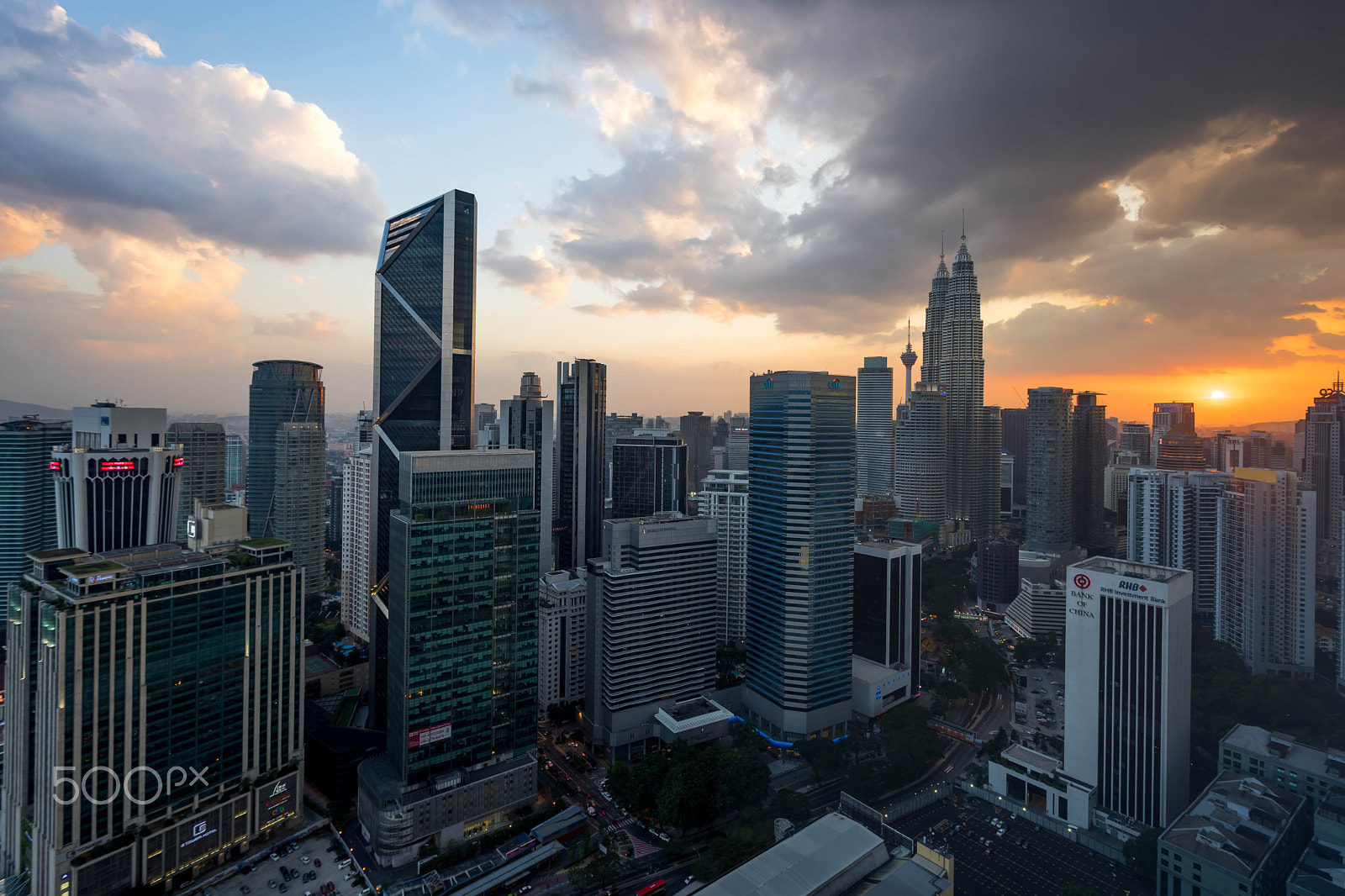 Sony a7 + Canon EF 17-40mm F4L USM sample photo. Sunset at the city photography