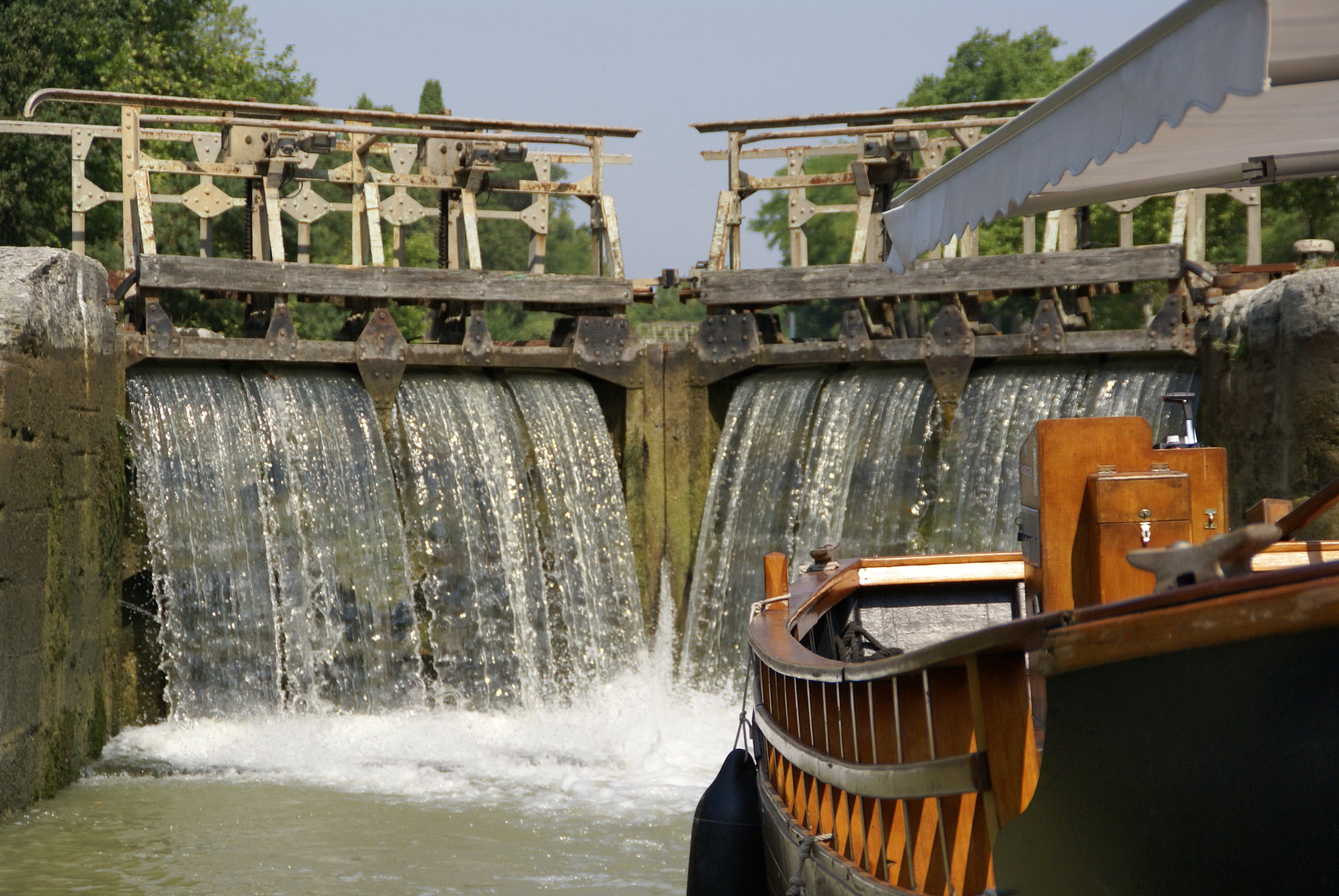 Sony Alpha DSLR-A100 + Tamron AF 28-105mm F4-5.6 [IF] sample photo. Canal du midi  photography