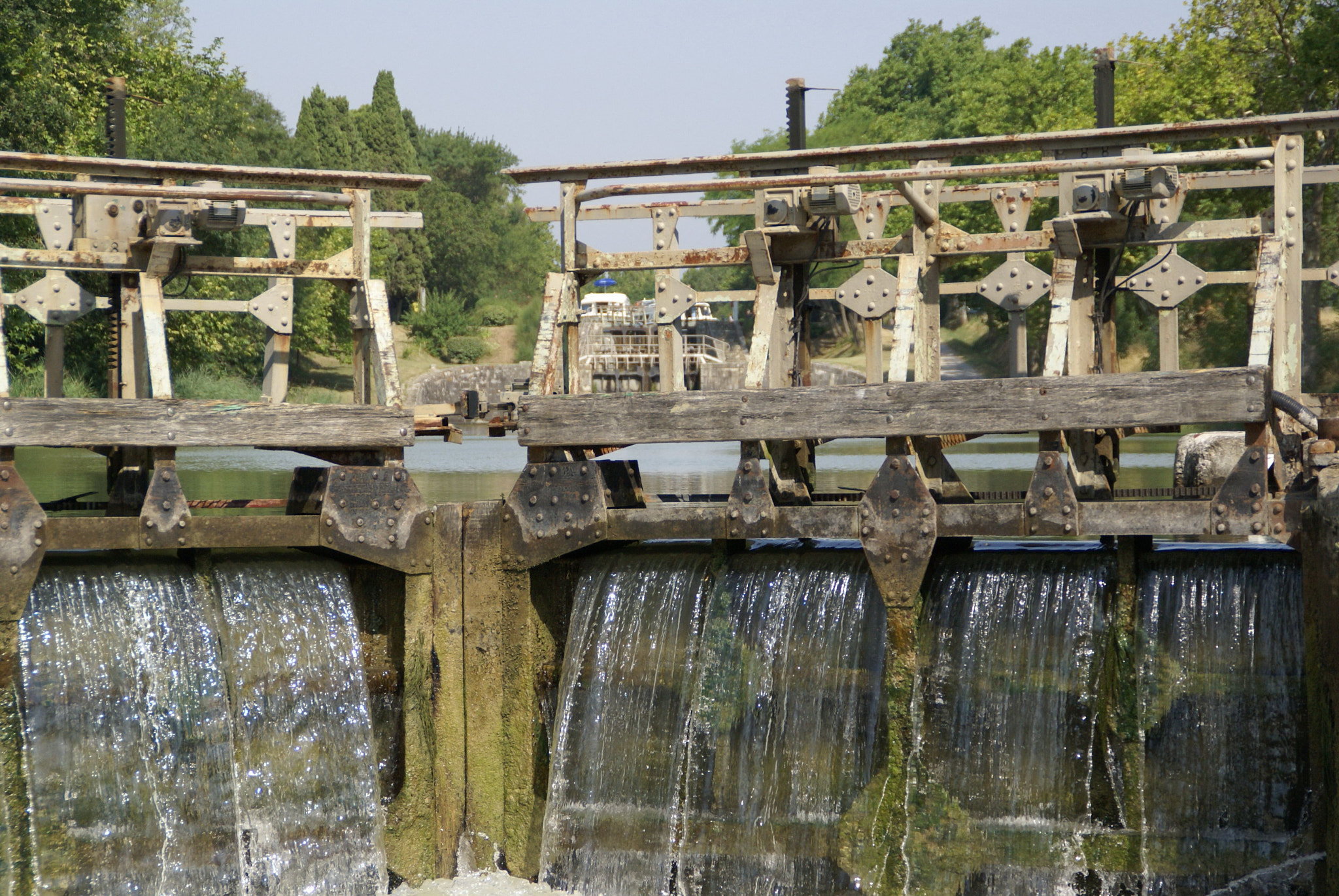 Sony Alpha DSLR-A100 + Tamron AF 28-105mm F4-5.6 [IF] sample photo. Canal du midi  photography