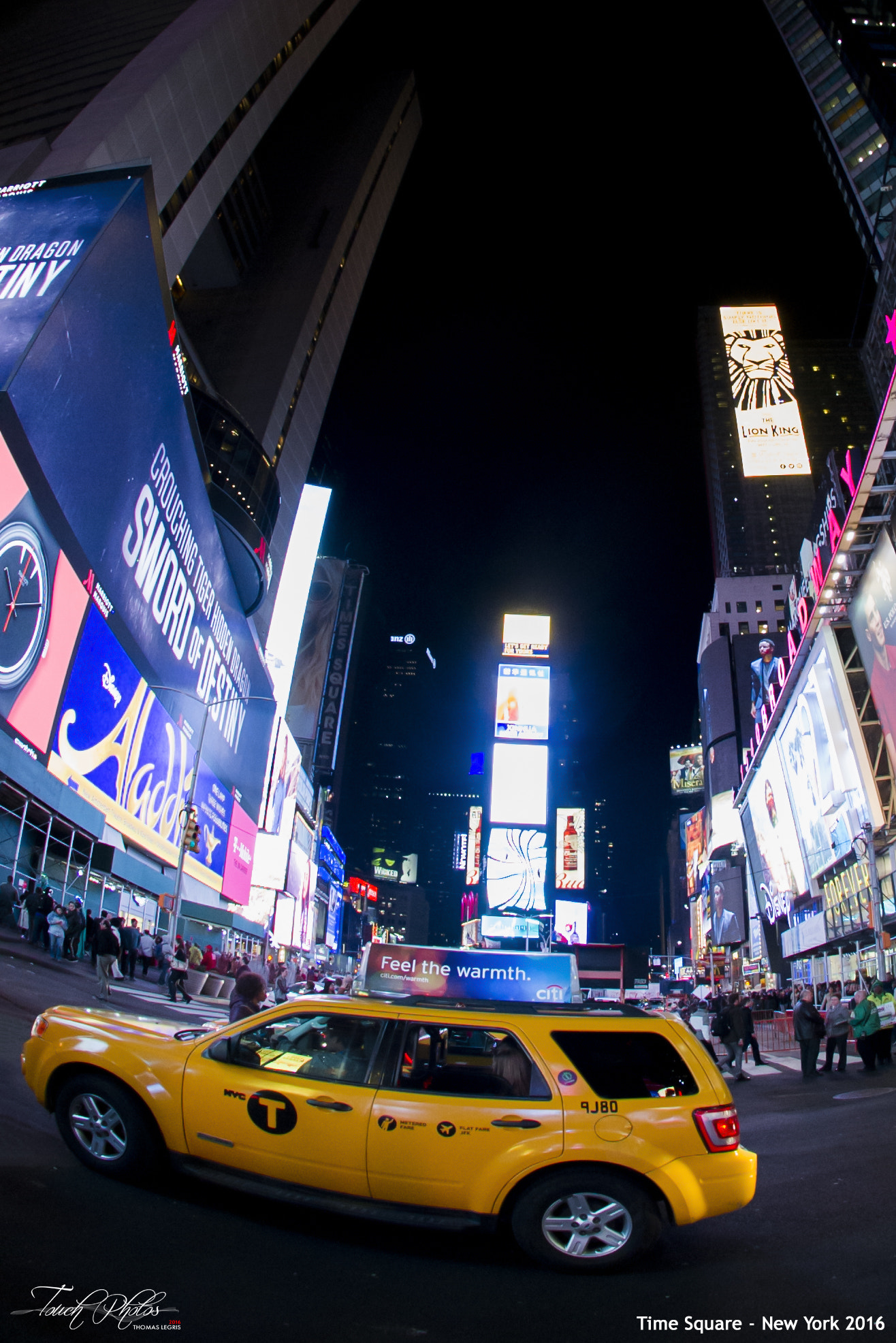 Nikon D3S + Sigma 10mm F2.8 EX DC HSM Diagonal Fisheye sample photo. Un taxi à time square ! photography