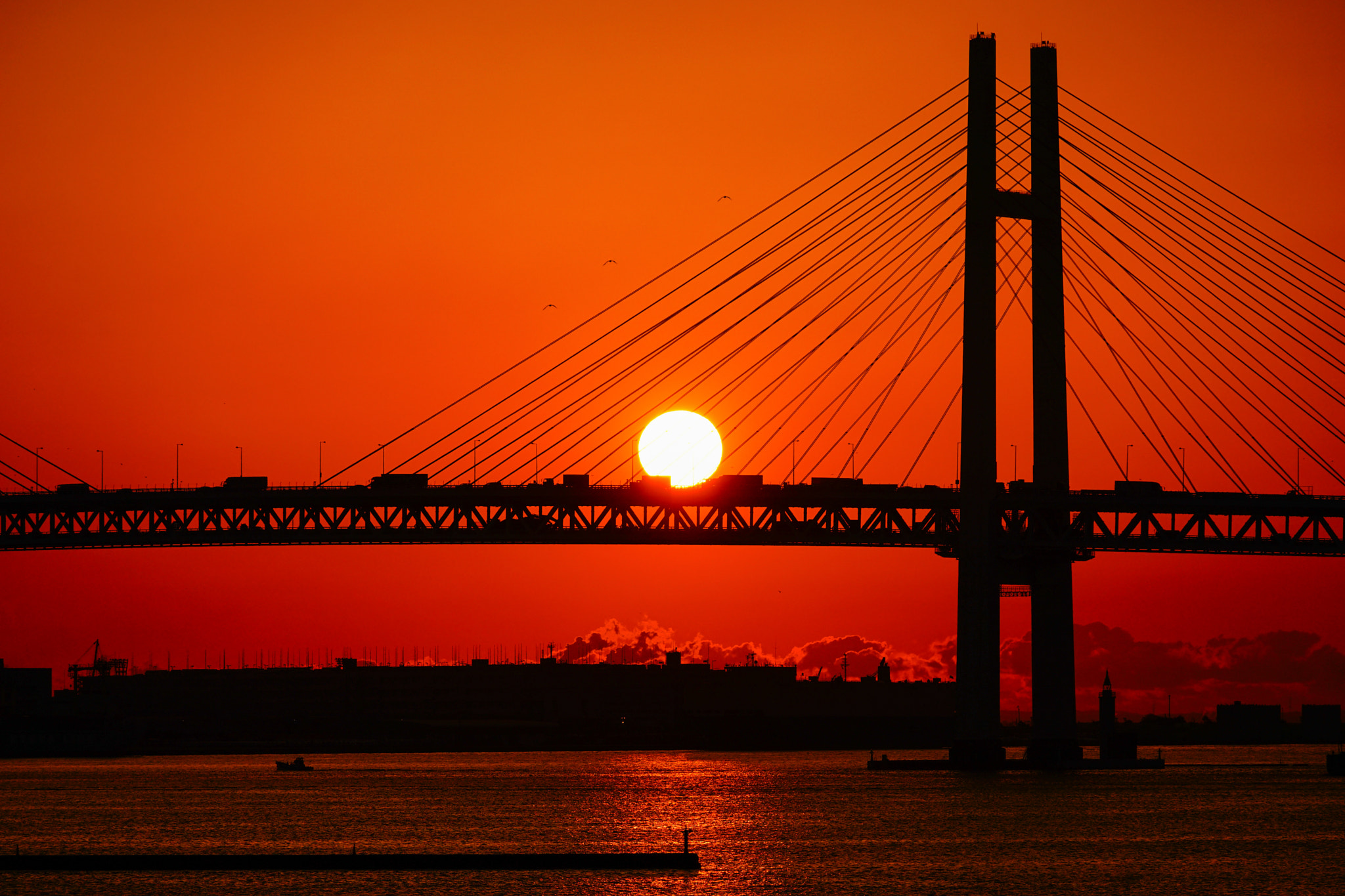 Sony 70-300mm F4.5-5.6 G SSM sample photo. Sunrise over yokohama bay bridge photography