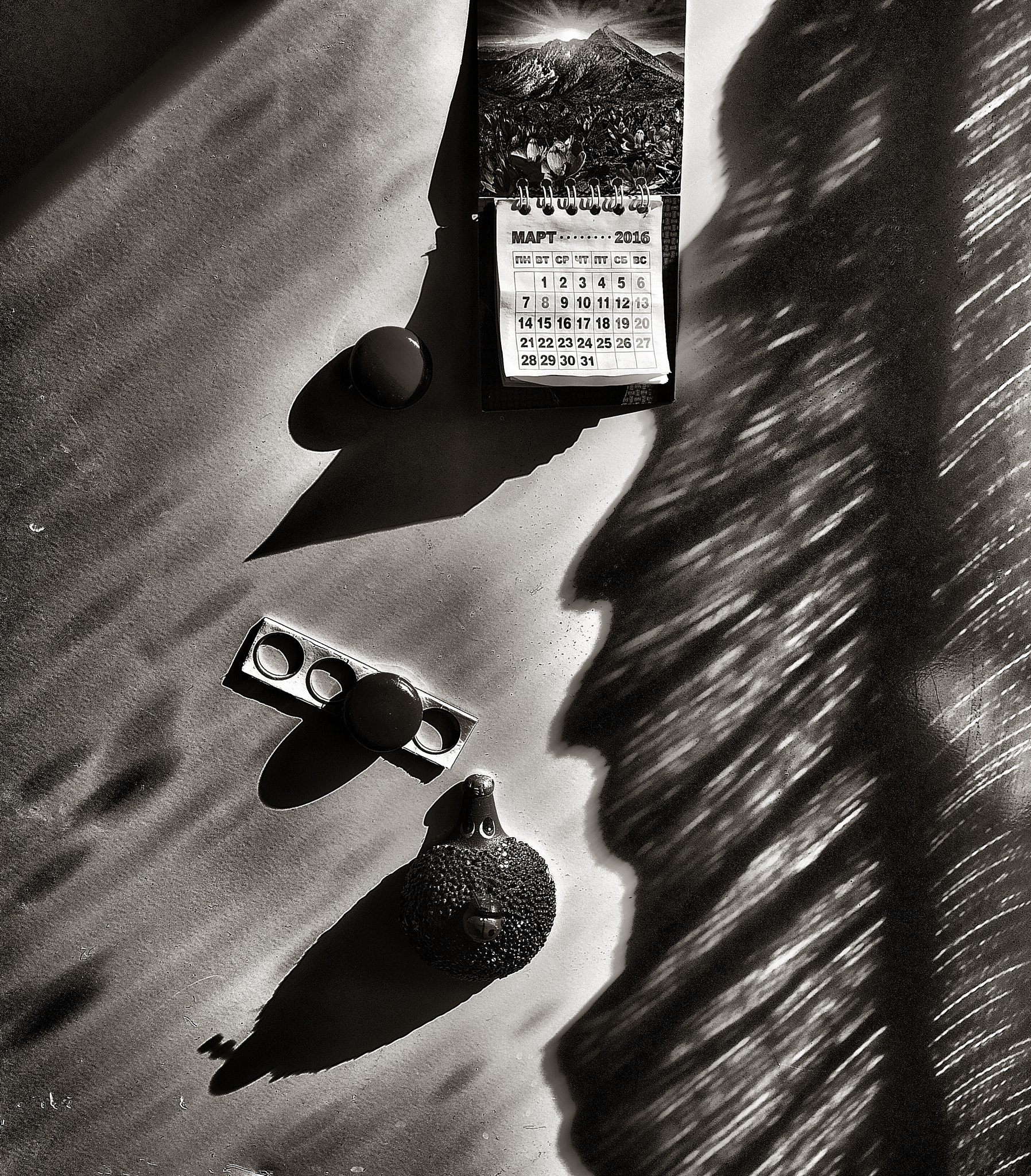 Творчество ребёнка на холодильнике.