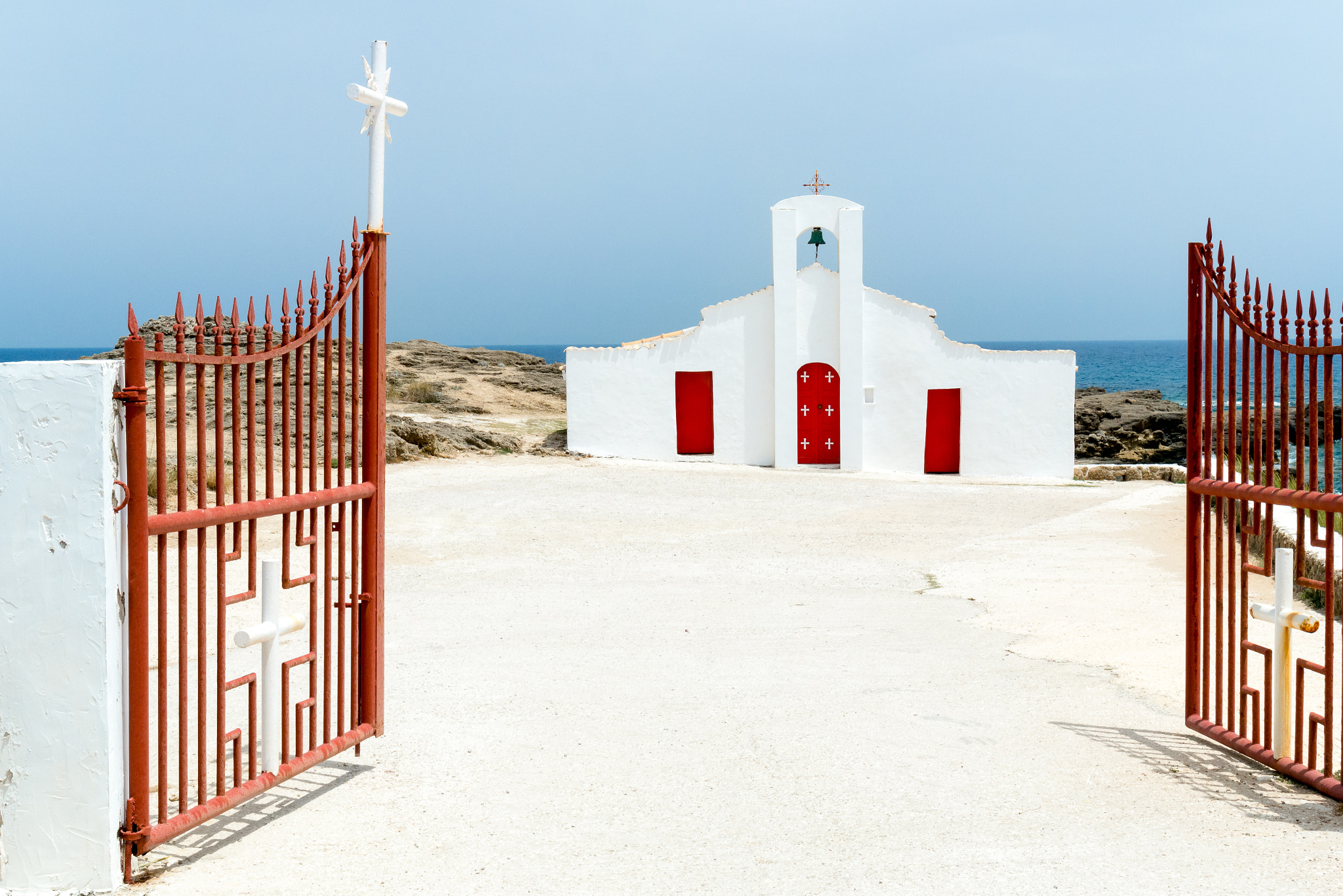 Samsung NX20 + Samsung NX 18-55mm F3.5-5.6 OIS sample photo. Church of agios nikolaos photography