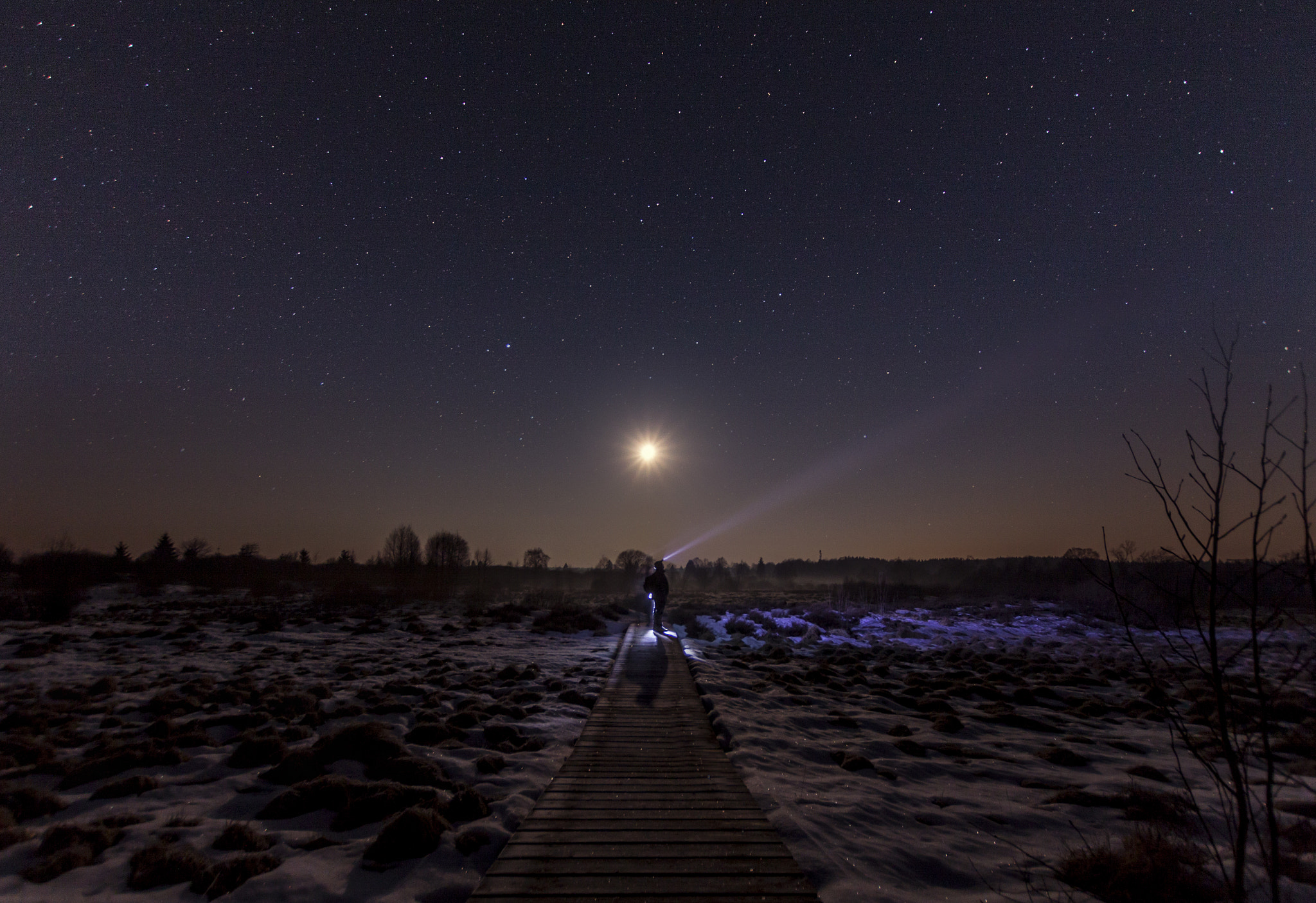 Canon EOS 50D + Sigma 10-20mm F3.5 EX DC HSM sample photo. - face to face with the moon - photography