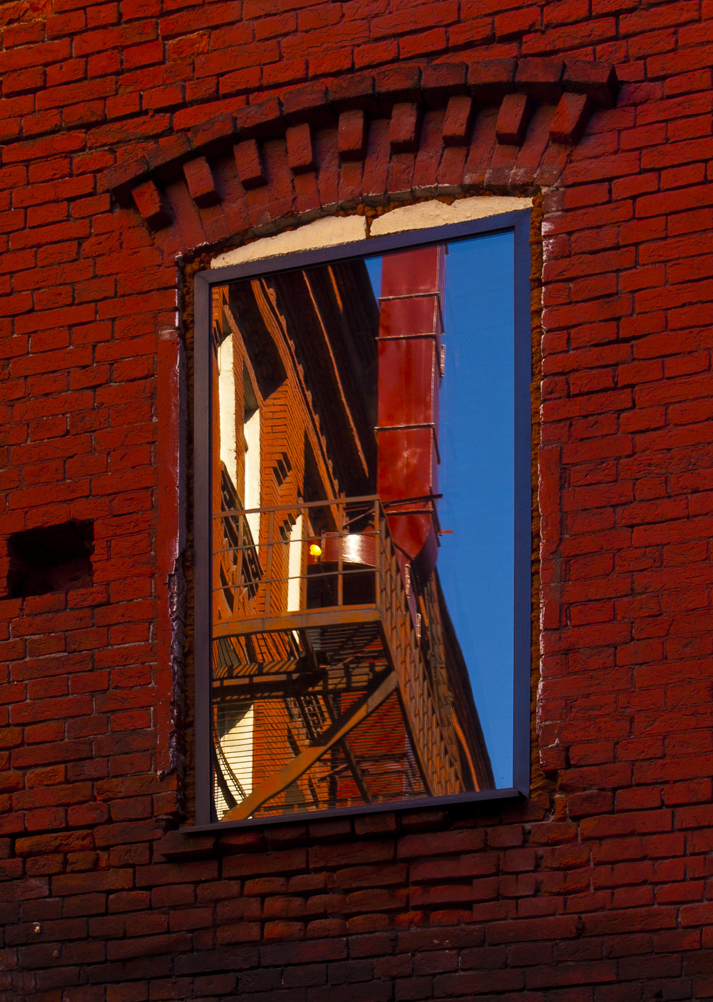 Olympus E-520 (EVOLT E-520) + SIGMA 18-50mm F2.8 DC sample photo. The window photography