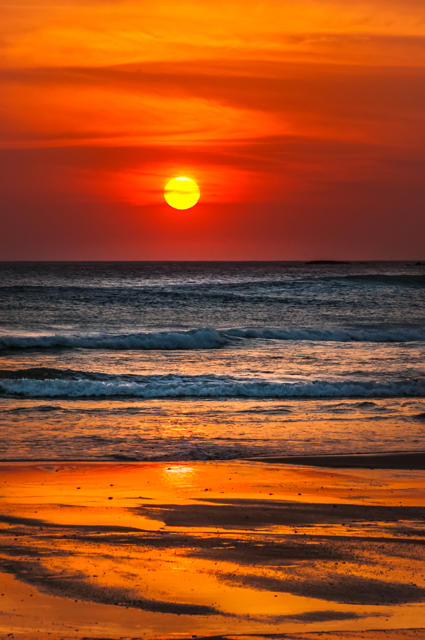 Sigma 70-300mm F4-5.6 APO DG Macro sample photo. Colors of night at a low tide photography