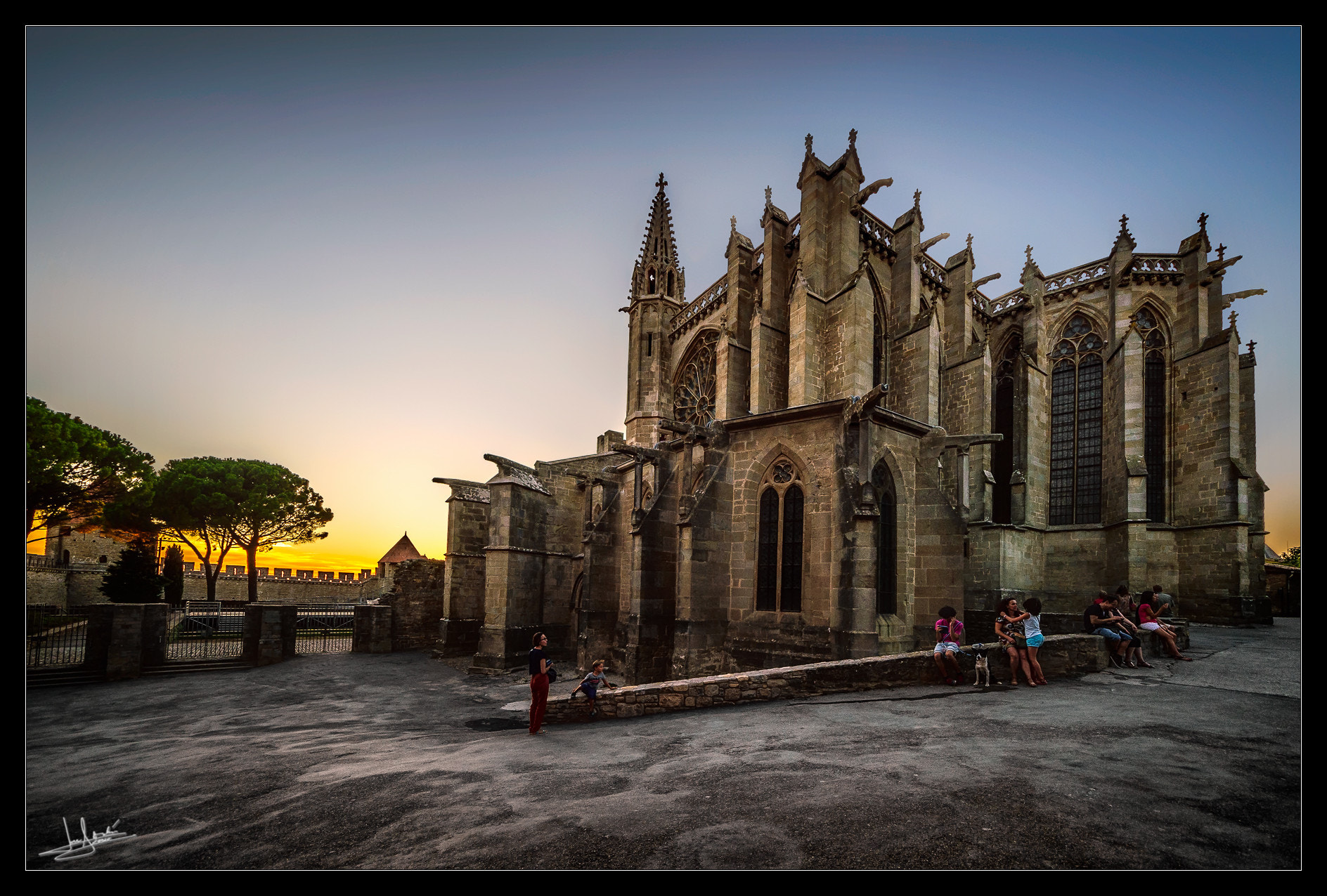 Nikon D7000 + Sigma 8-16mm F4.5-5.6 DC HSM sample photo. Sunset in carcassonne photography