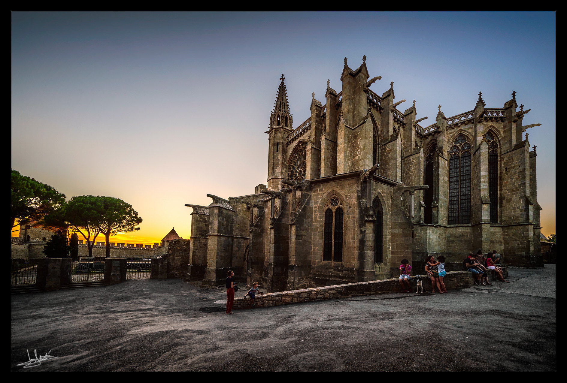 Sigma 8-16mm F4.5-5.6 DC HSM sample photo. Sunset in carcassonne photography