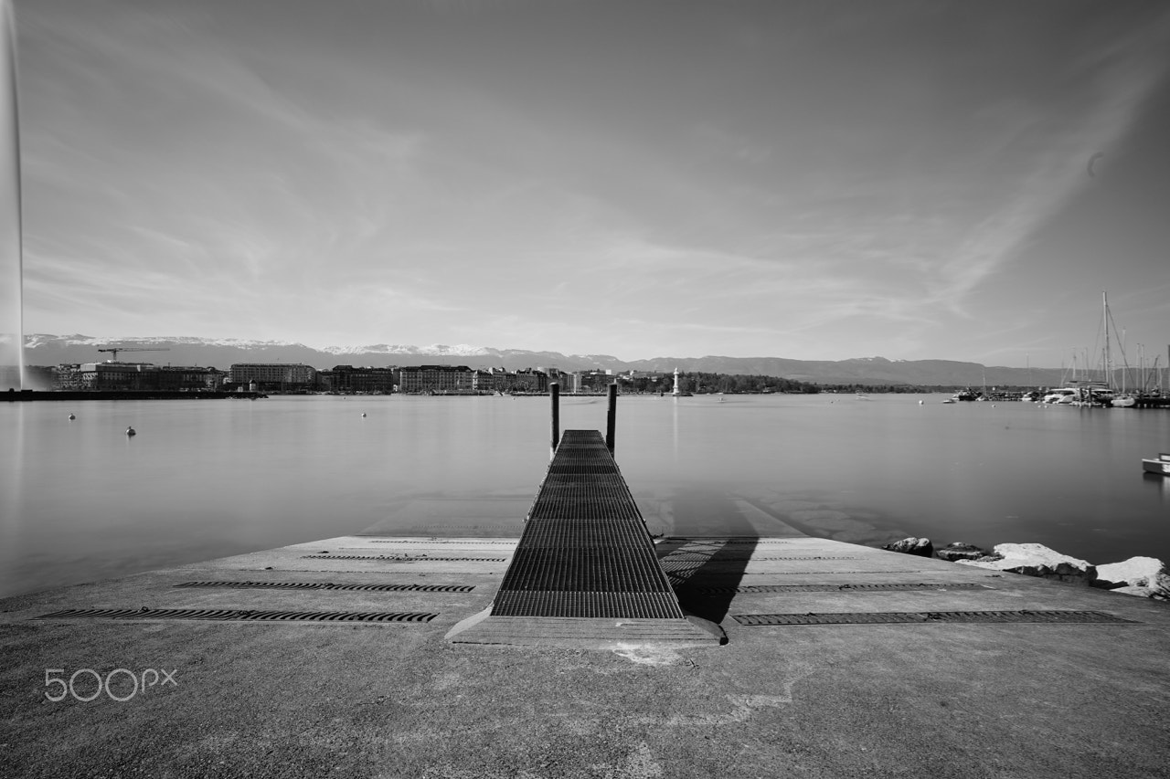 Sony a7 + Sigma 20mm F1.8 EX DG Aspherical RF sample photo. Lake waterfront - geneva photography