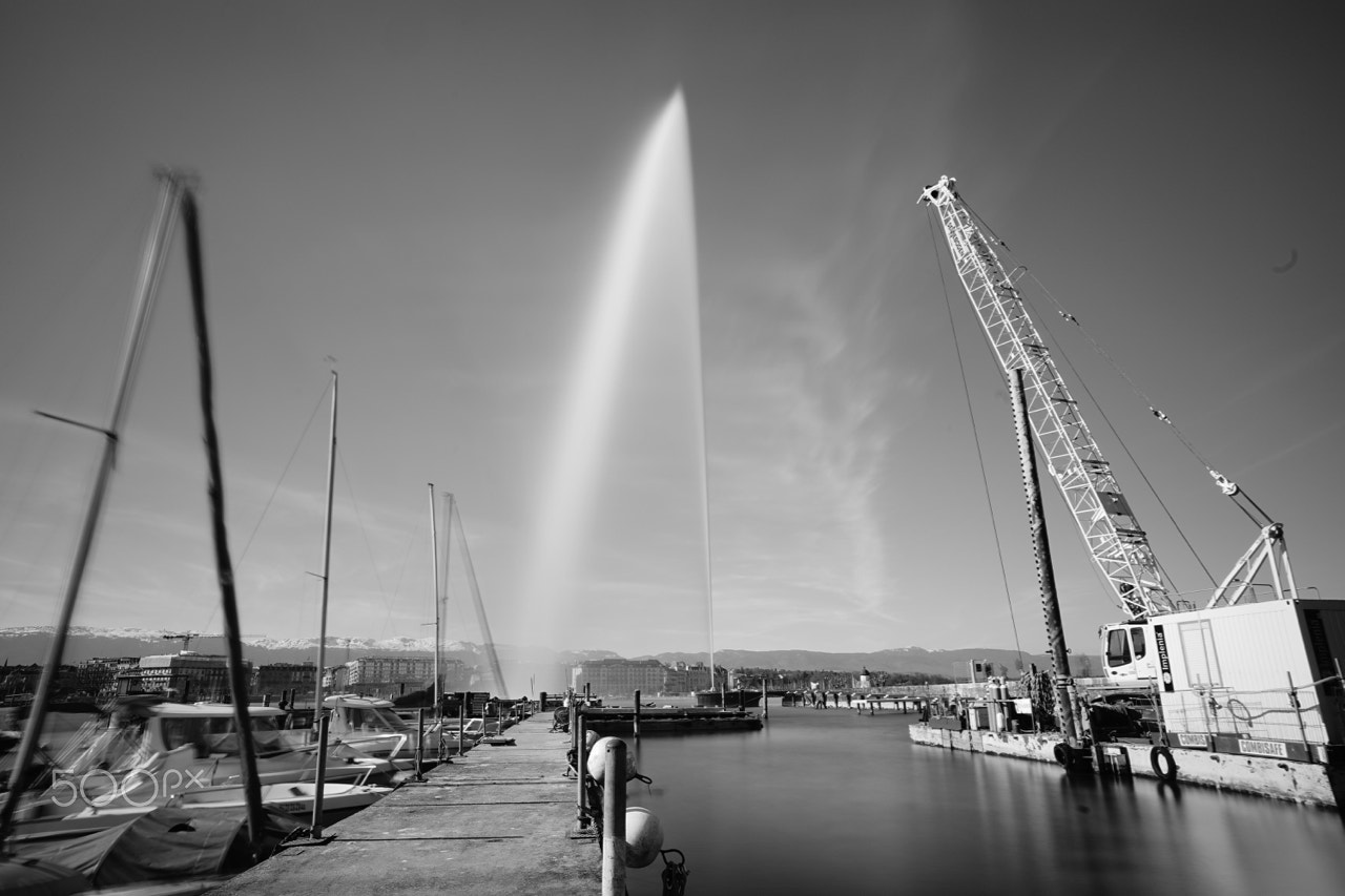 Sony a7 + Sigma 20mm F1.8 EX DG Aspherical RF sample photo. Lake waterfront - geneva photography